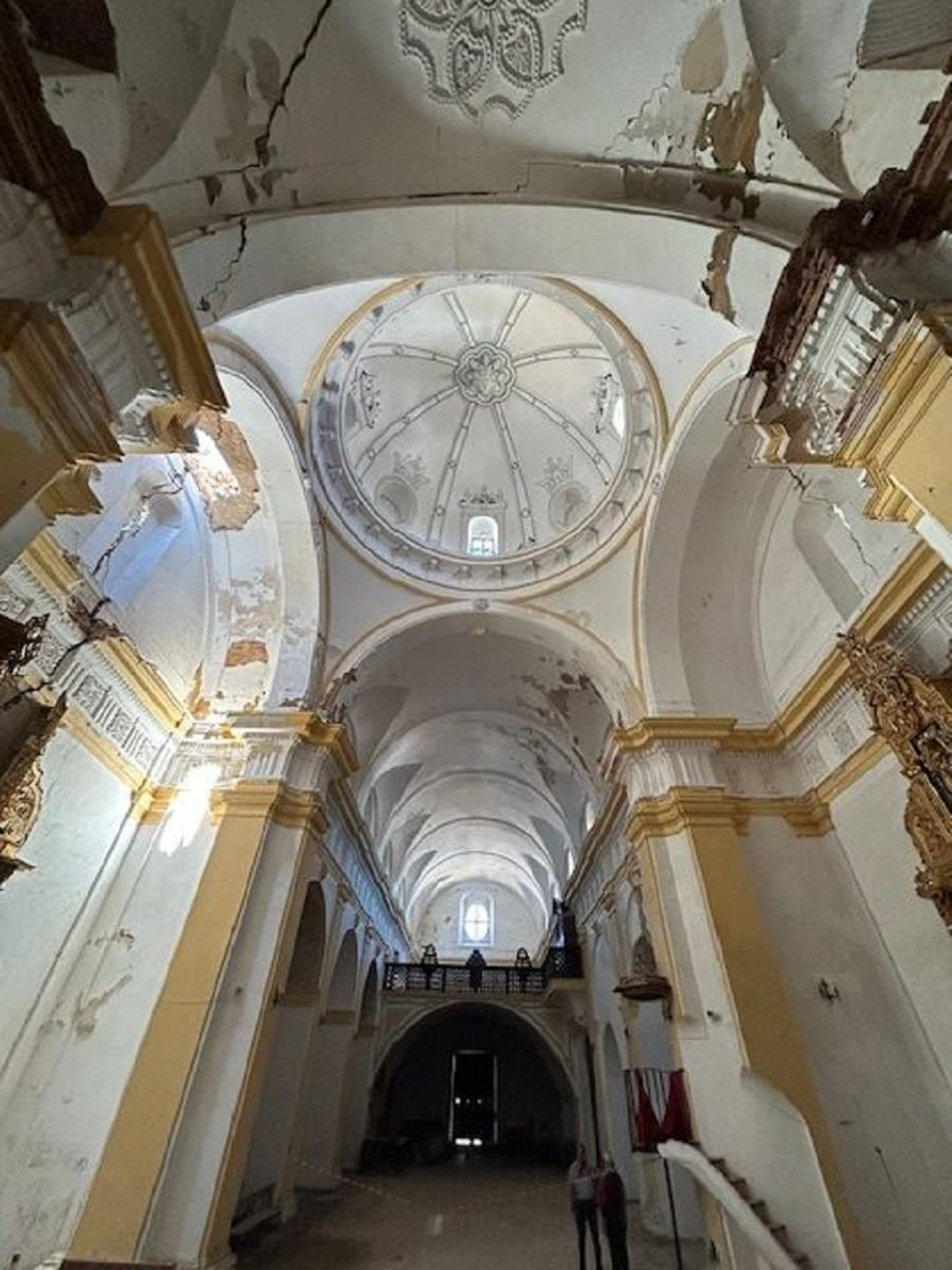 Interior de la iglesia del convento de San Sebastián de La Campana.