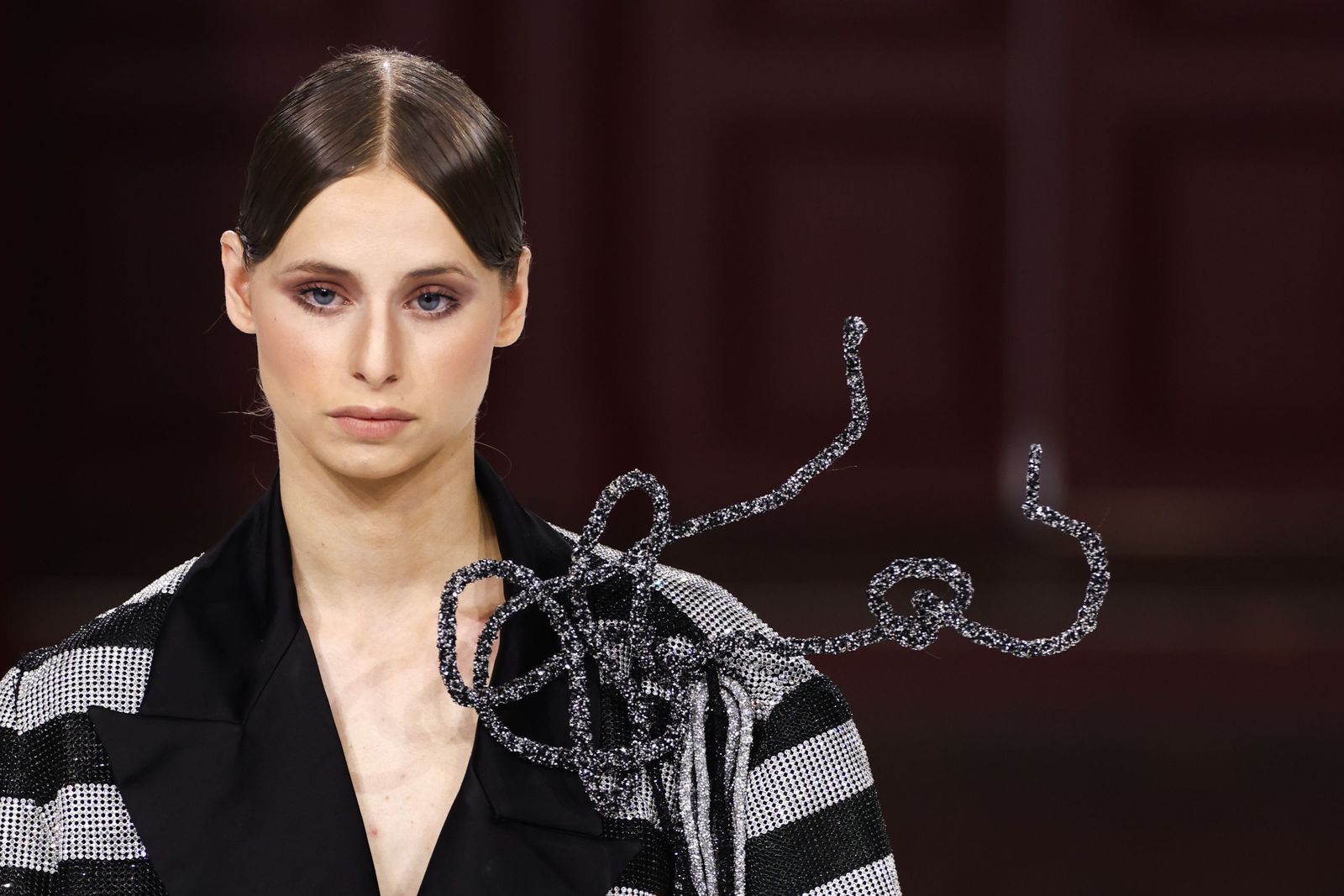 El desfile de la colección 'Fieras' de Juana Martín en París, en imágenes