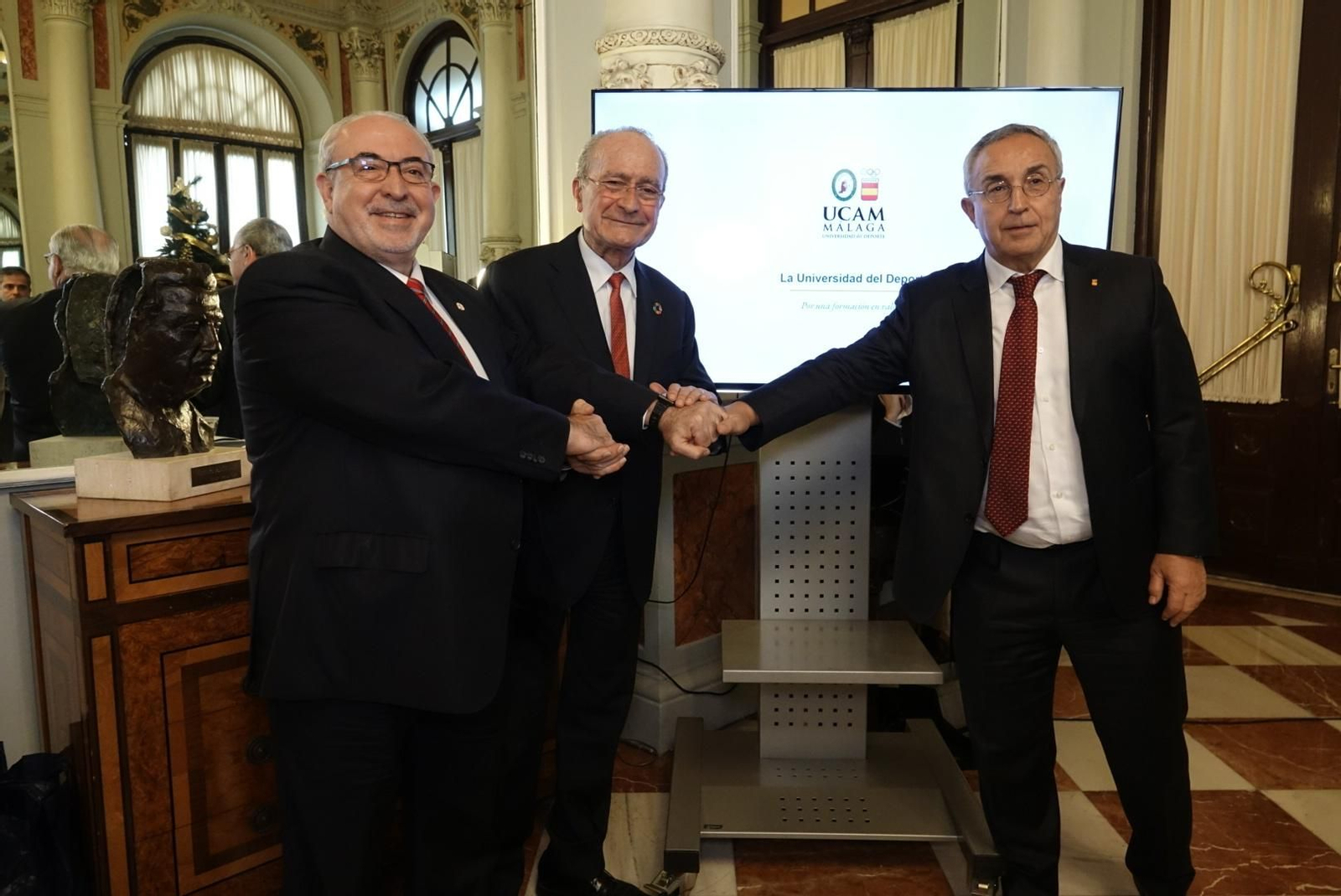 José Luis Mendoza, presidente de la UCAM, Francisco de la Torre y Alenjandro Blanco, presidente del Comité Olímpico.