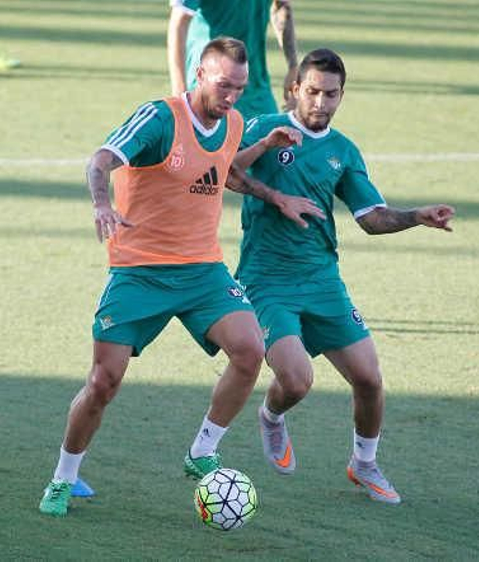 Digard, baja para la Real; Joaquín no acaba el entrenamiento