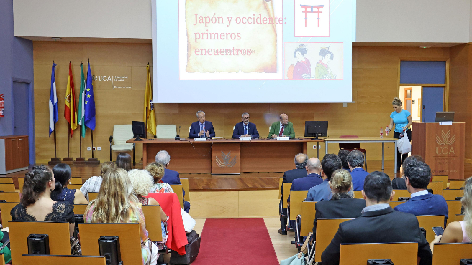 Hiramatsu Kenji, embajador de Japón, junto a Francisco Piniella y Miguel Ángel Castro.