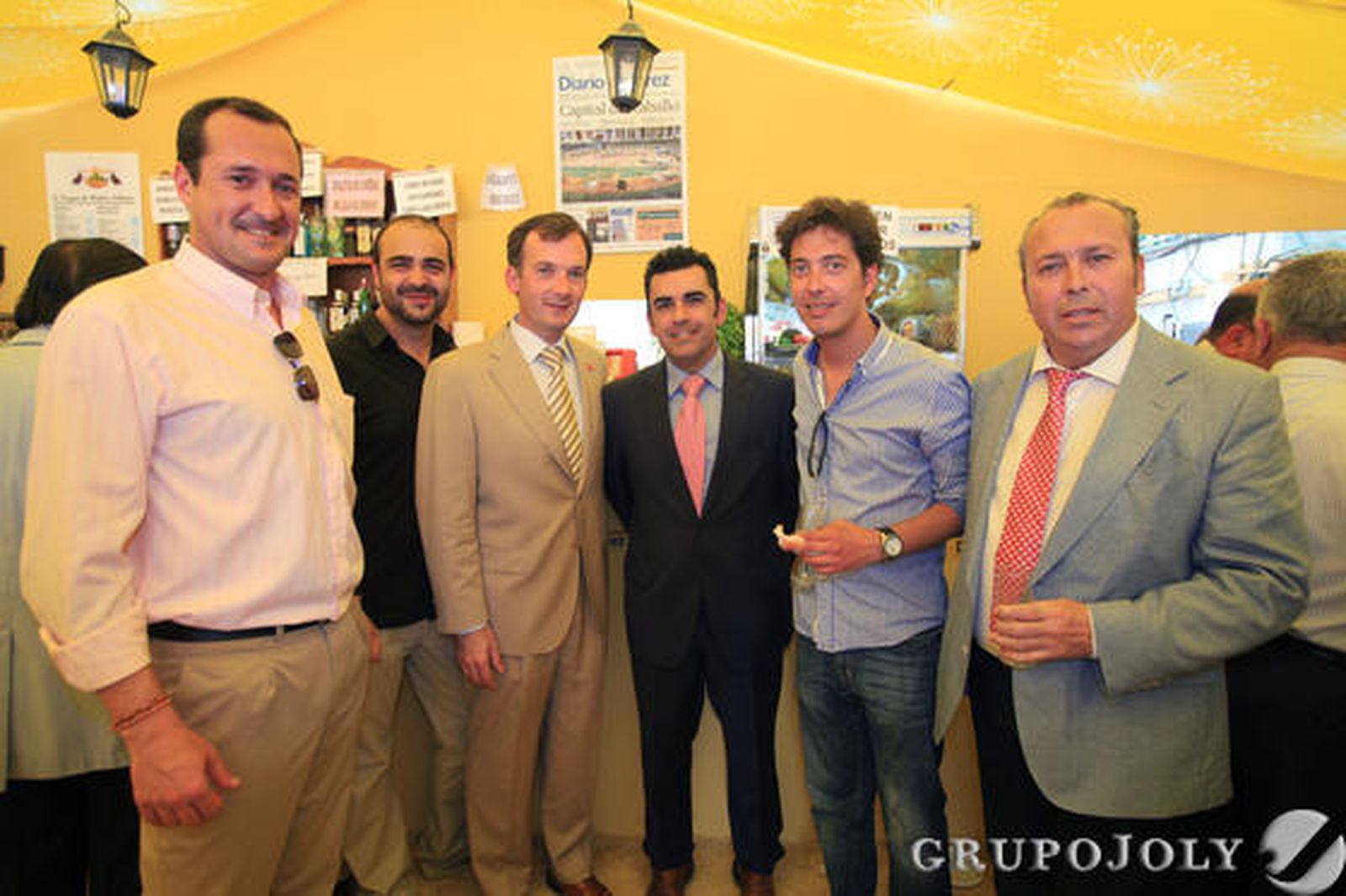 Francisco Rodríguez, relaciones externas de Mercadona Cádiz, junto a los miembros de UPyD en Jerez Martín de la Herrán, Daniel Ruiz y Nacho Callejo, acompañados por el realizador de Onda Jerez, José Melero, y Benjamín Sánchez.

Foto: Vanesa Lobo y Manuel Aranda