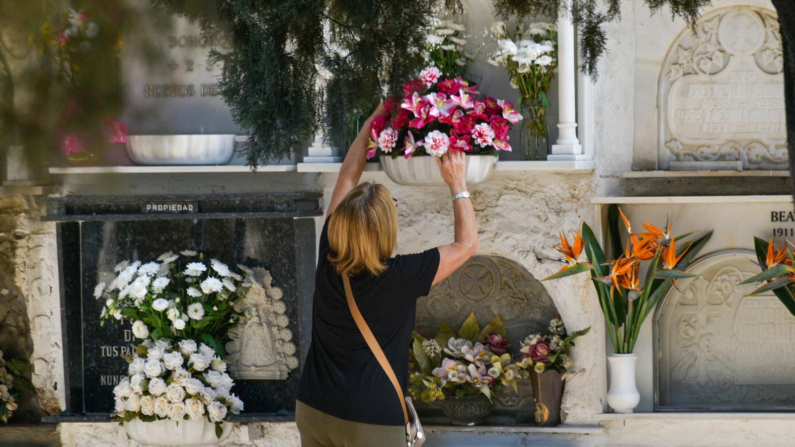Dia de Todos los Santos en el cementerio de Algeciras