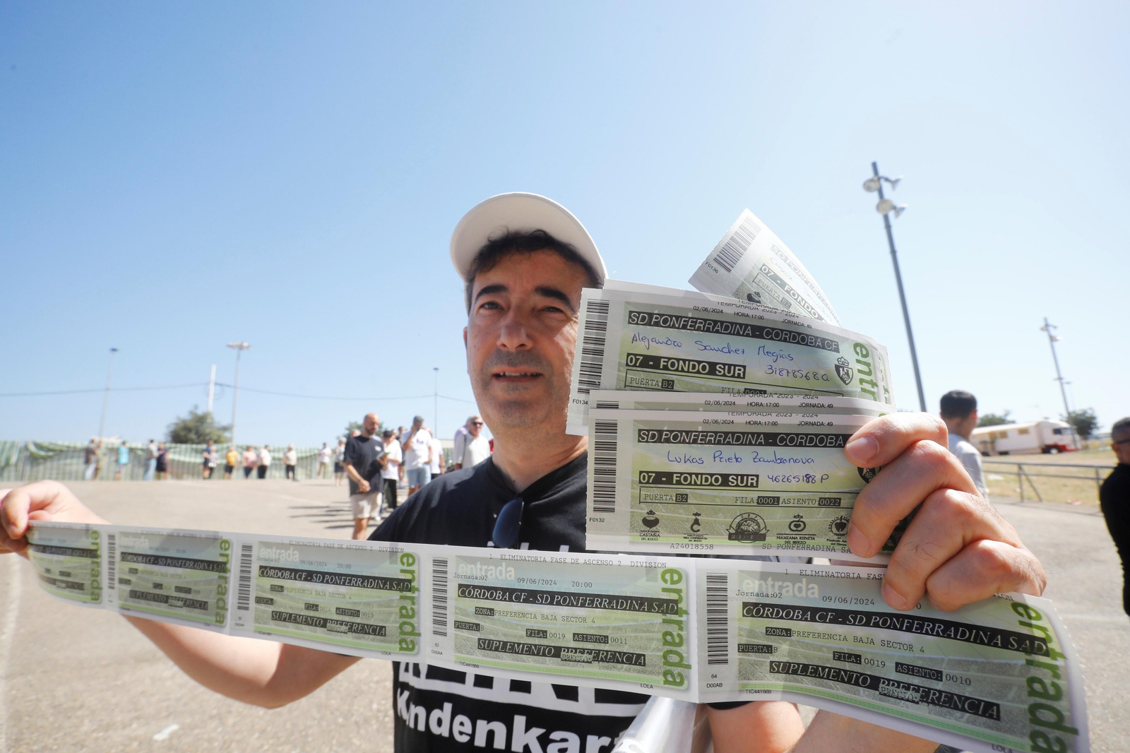 Colas en El Arcángel para hacerse con las entradas de los partidos del Córdoba CF ante la Ponferradina