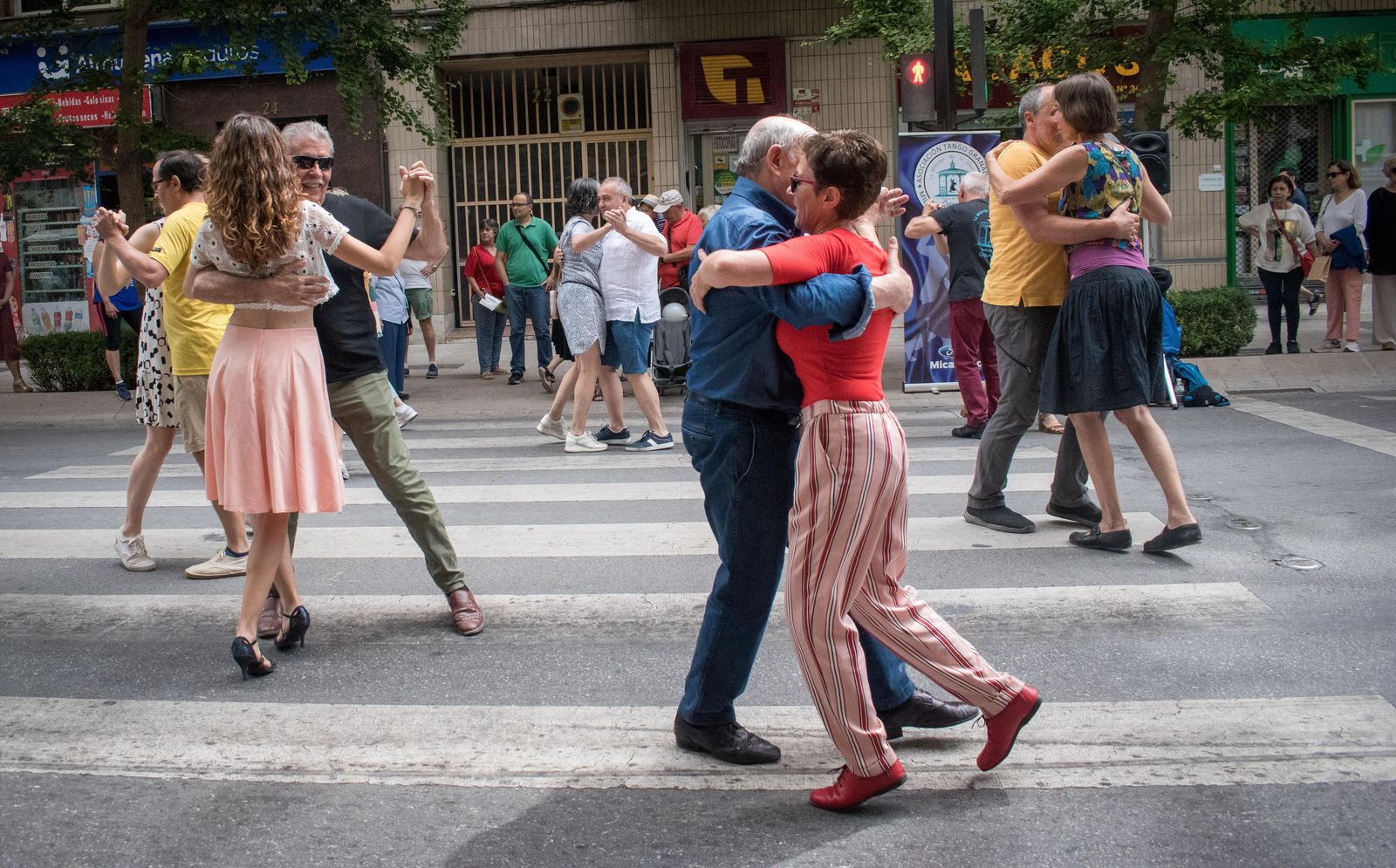 El Día Sin Coche llena de ciudadanos la Gran Vía de Granada