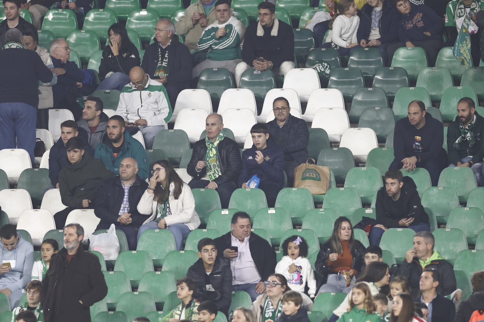 Búscate en las fotos del Betis-Bilbao