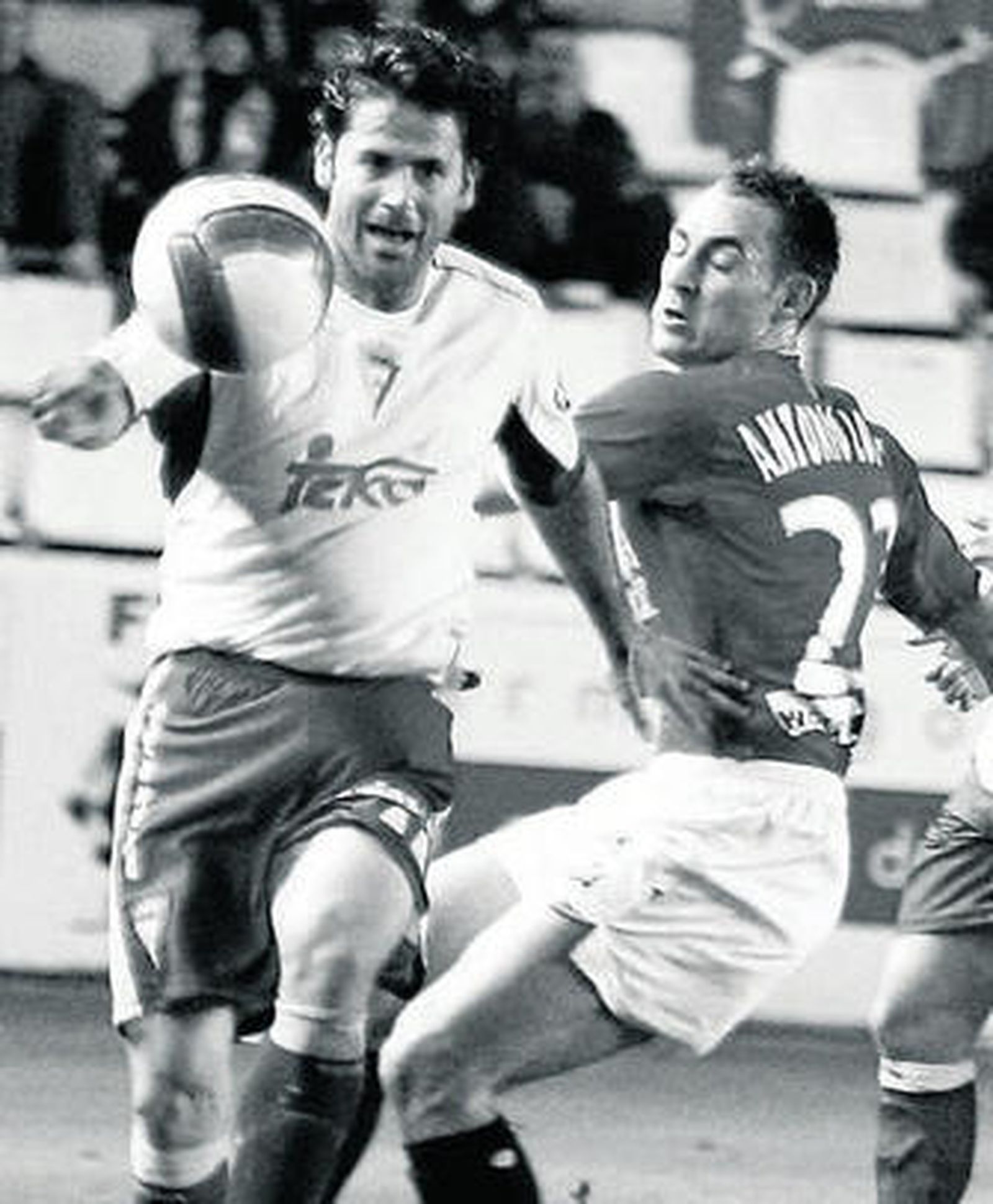 Parri intenta irse de Antonio López en el último Nástic-Cádiz.