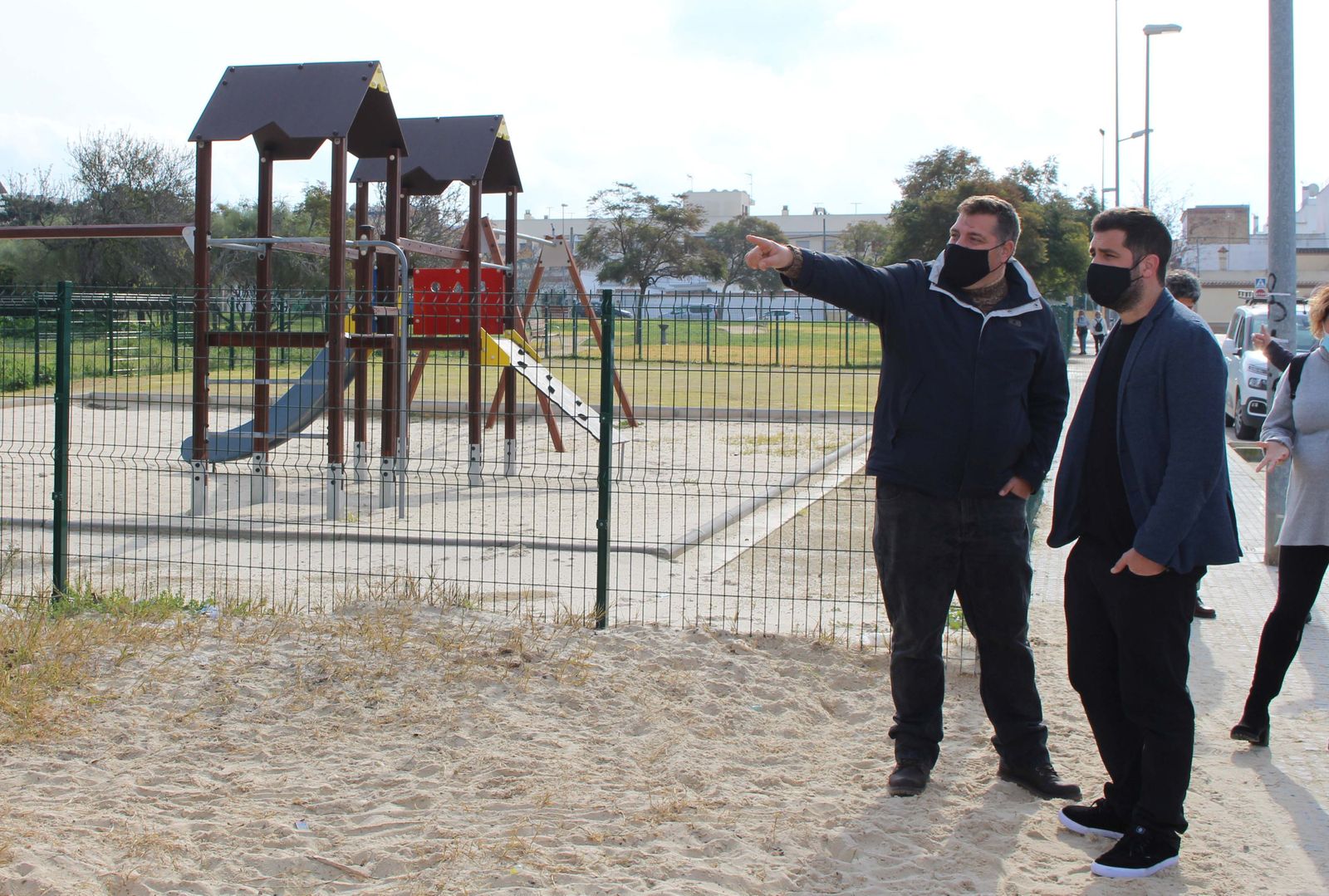 Reunión mantenida por el delegado de Medio Ambiente con vecinos de la zona para explicarles la iniciativa.
