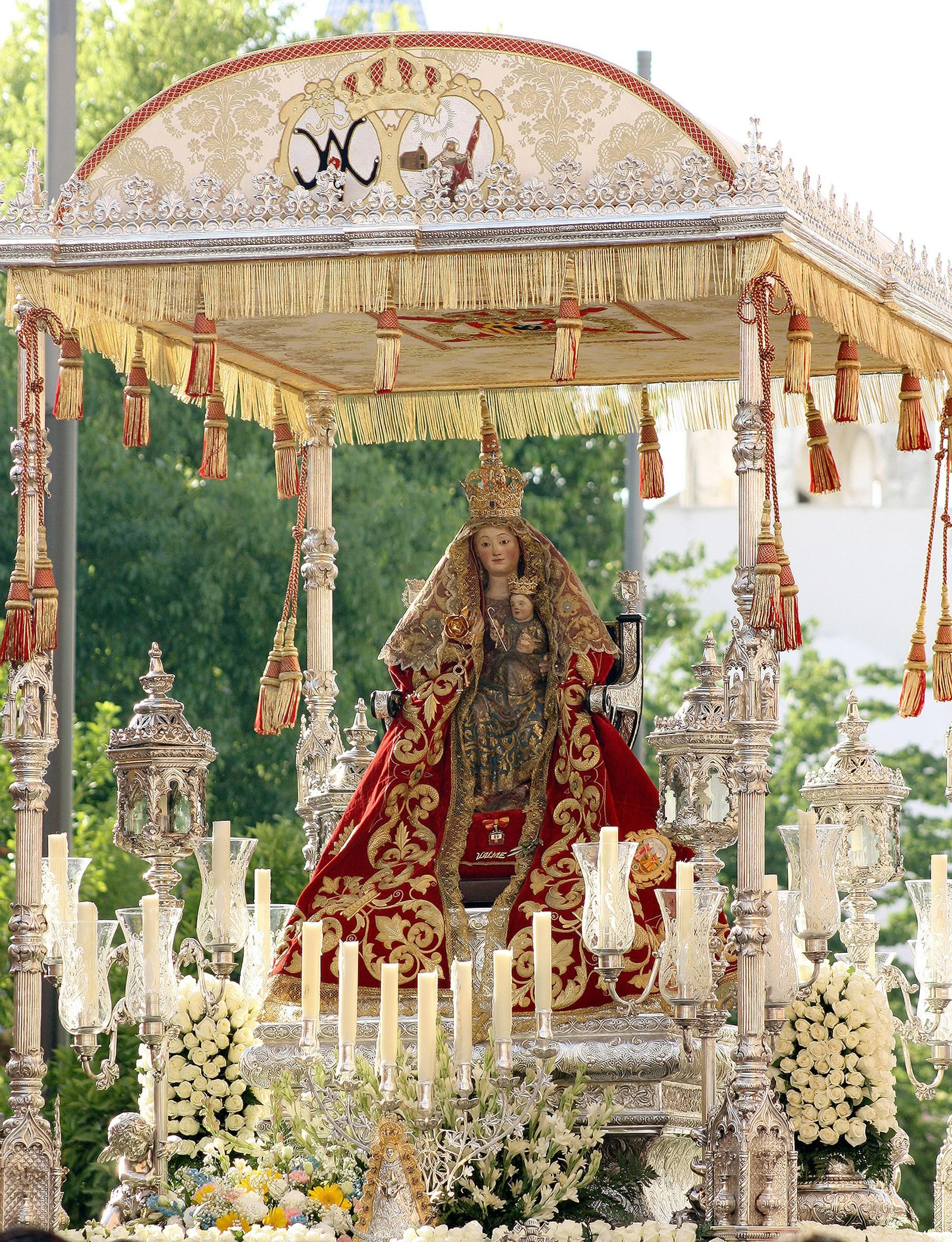 La Virgen de Valme en su paso durante la procesión de 2012
