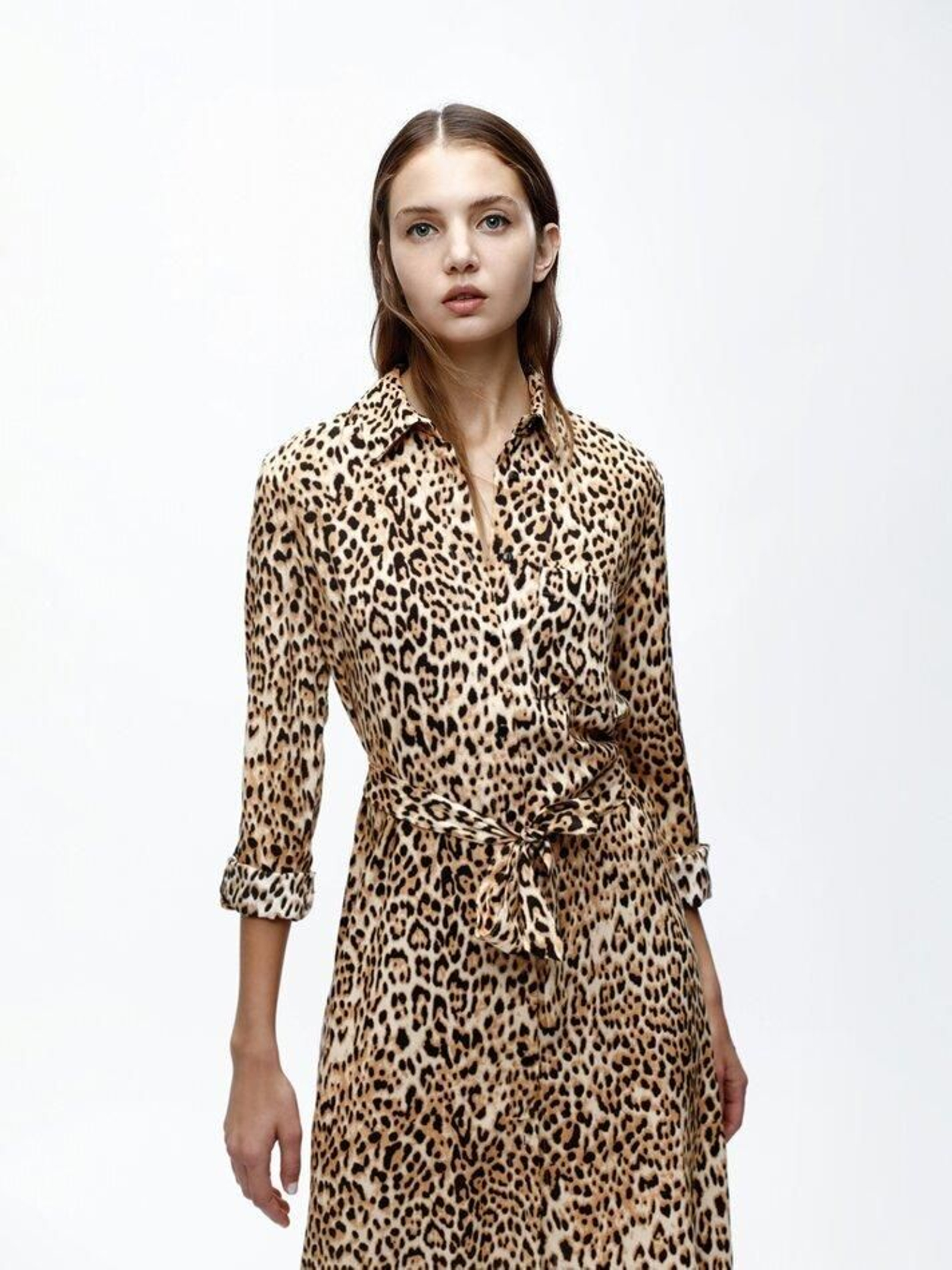 Vestido camisero en animal print de Lefties.