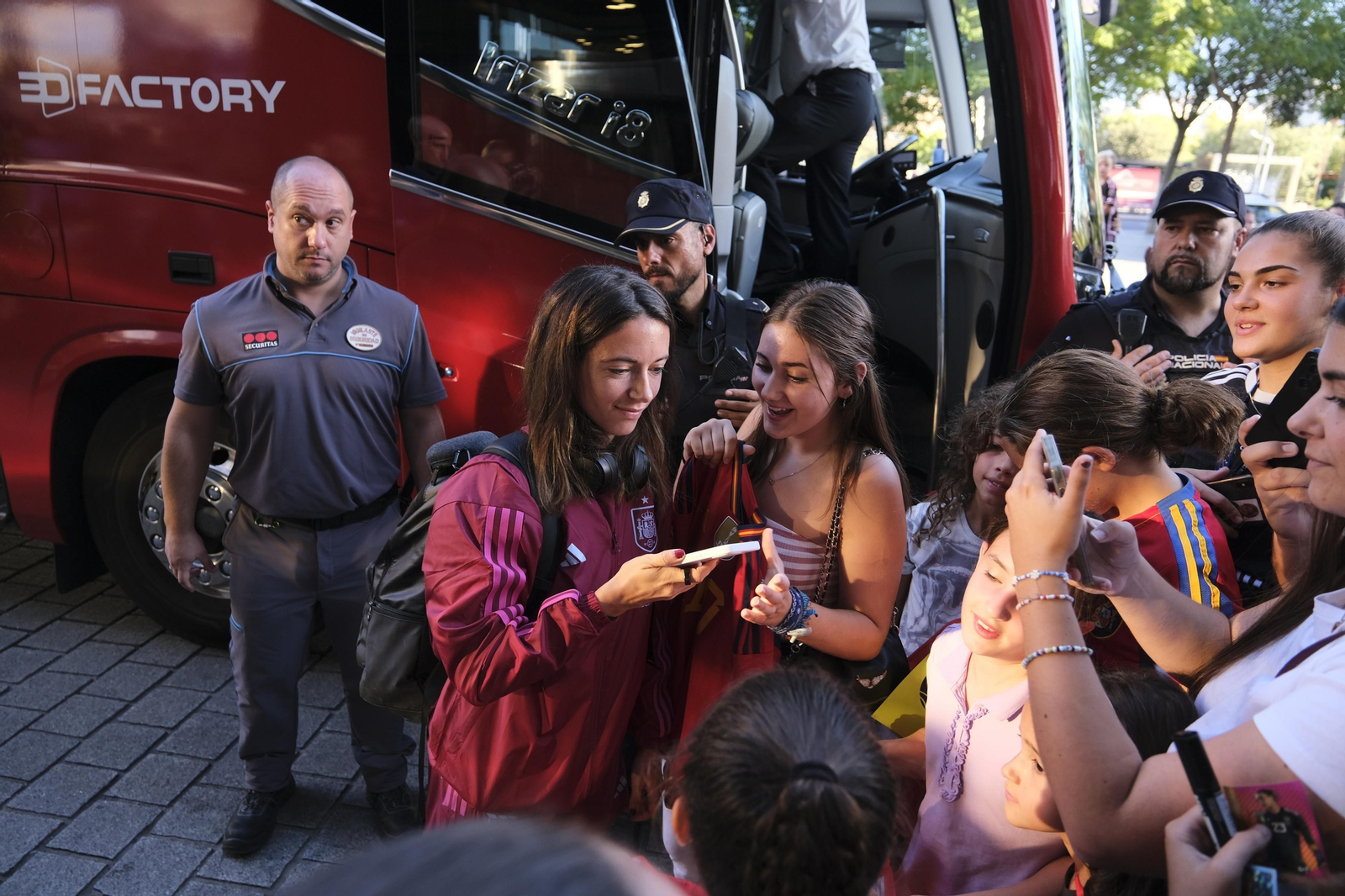 Las mejores fotografías de las campeonas del mundo a su llegada a Córdoba