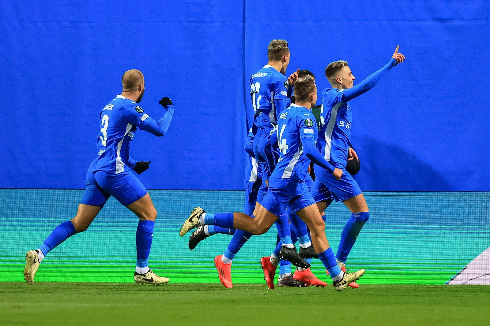 Las fotos del Mladá Boleslav - Betis de la Conference League