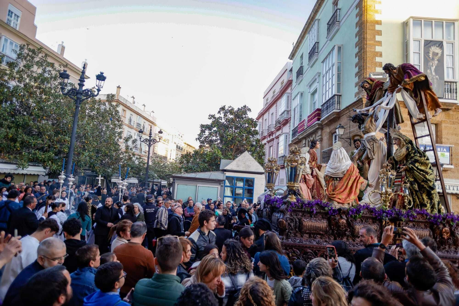 Las imágenes de la cofradía del Descendimiento en la Semana Santa de Cádiz 2023