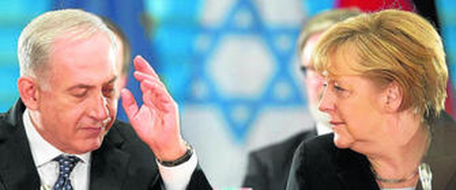 Netanyahu y Merkel gesticulan durante su reunión ayer en la Cancillería en Berlín.