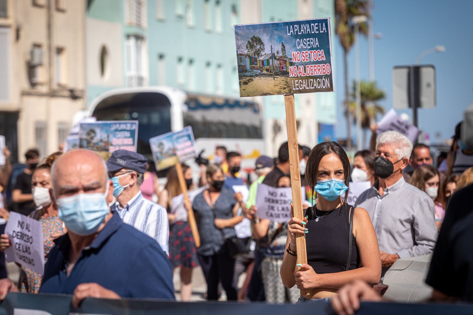 Protestas de los afectados de La Casería a las puertas de las oficinas de la Demarcación de Costas, hace unas semanas.