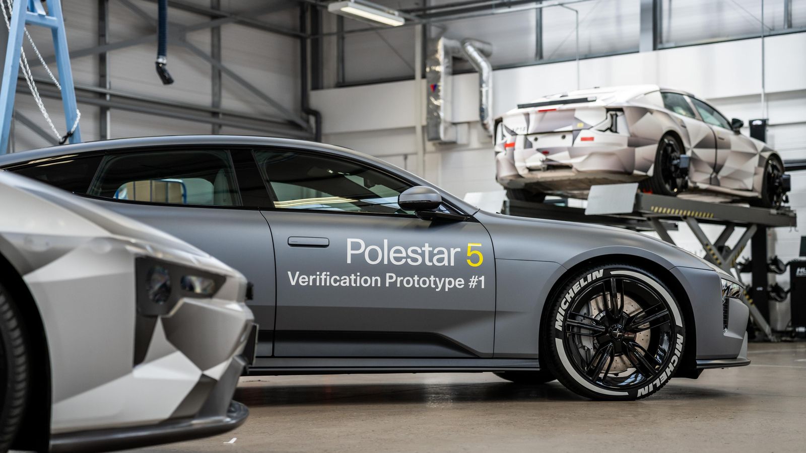 El Polestar 5, que está en fase final de desarrollo, recibiría un sistema experimental de carga ultrarrápida. El Polestar 5, que está en fase final de desarrollo, recibiría un sistema experimental de carga ultrarrápida.