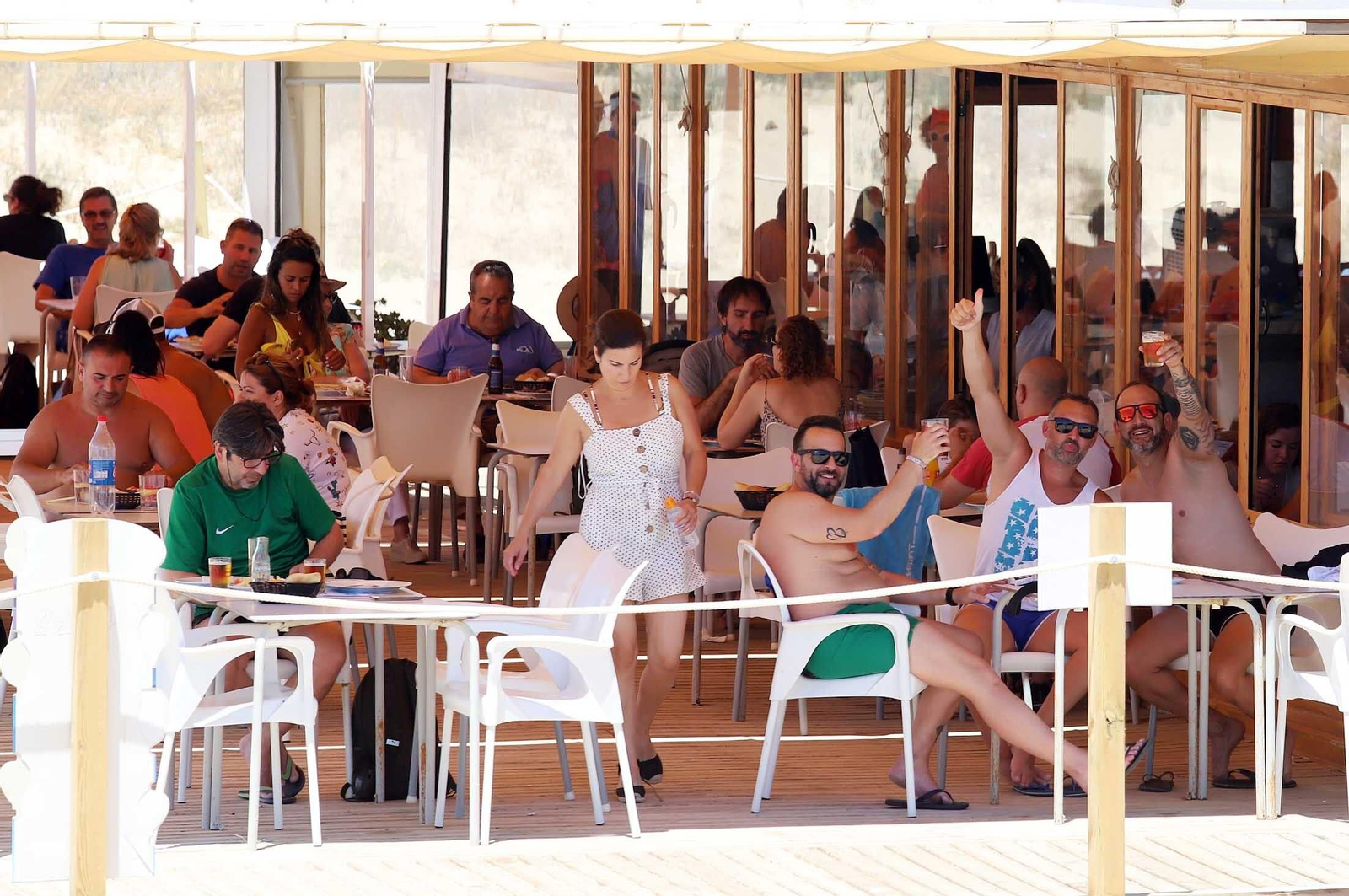 Las imágenes más destacadas del primer domingo de verano en las playas de Huelva