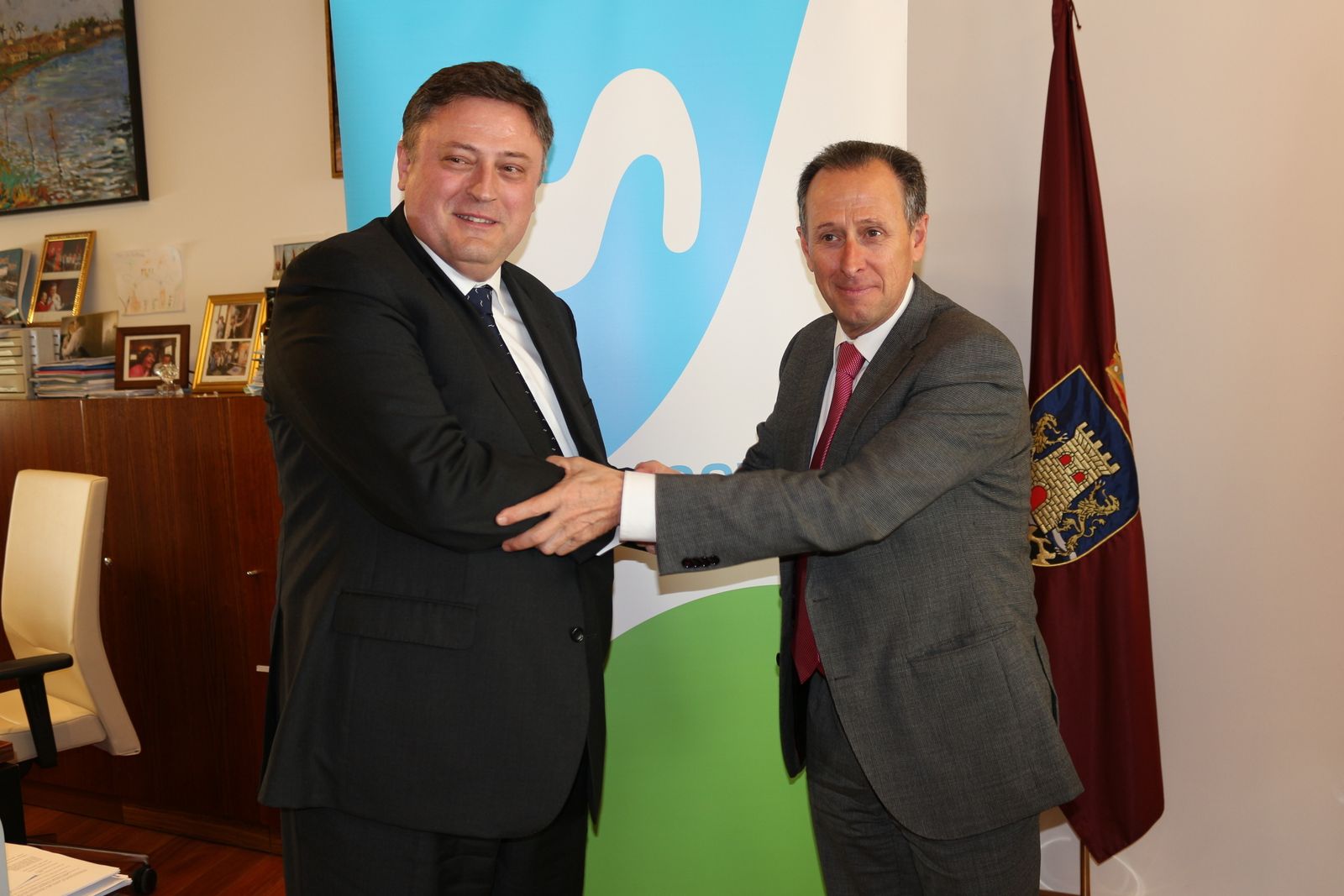 Jerónimo Vílchez, director de Telefónica, y José María Román, alcalde de Chiclana.