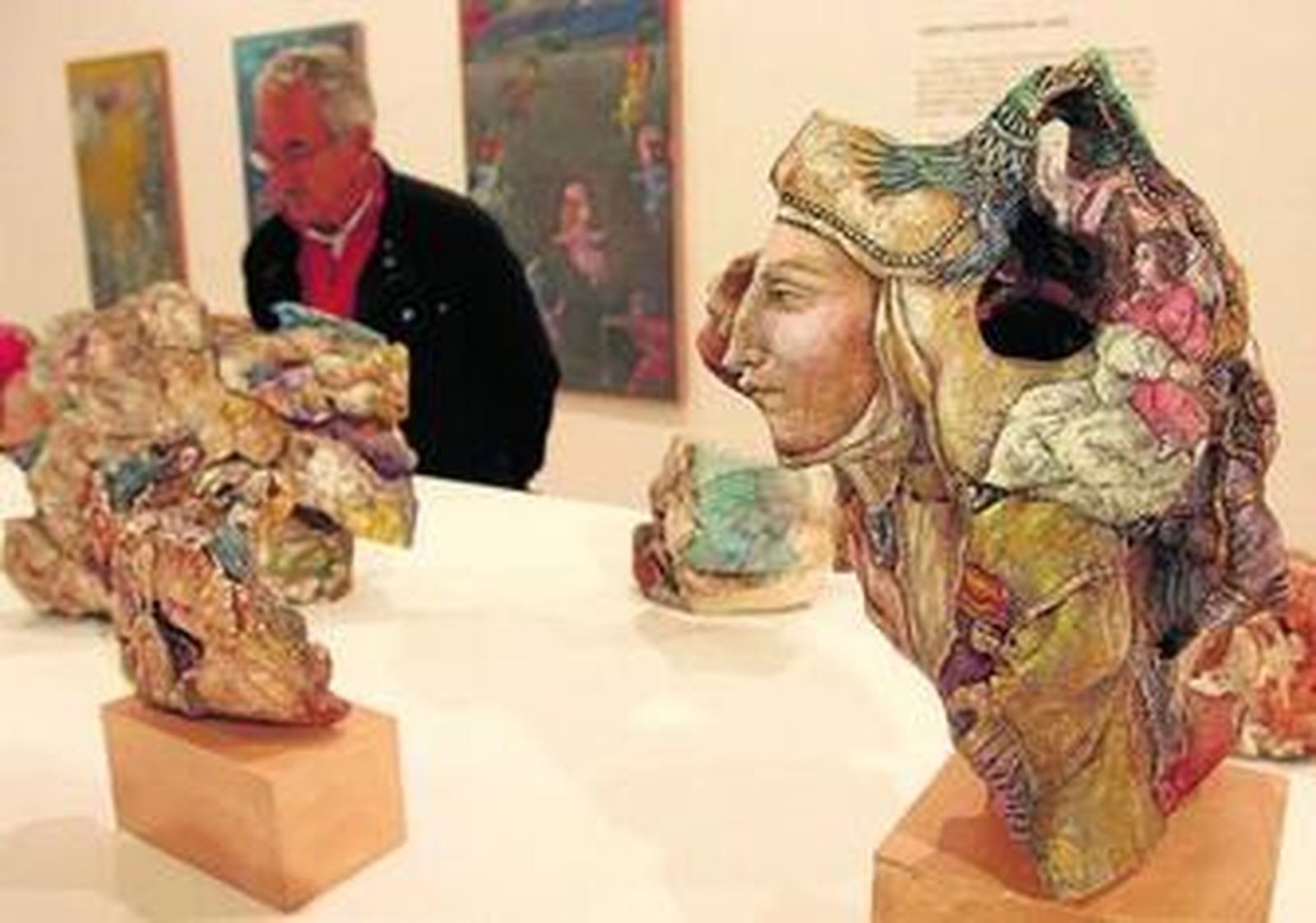 'La dama entre duendes'. La exposición que puede verse en la Casa de la Provincia hasta el 23 de marzo recoge parte de la trayectoria artística que la sevillana Pepi Sánchez desarrolló a lo largo de más de 70 años.