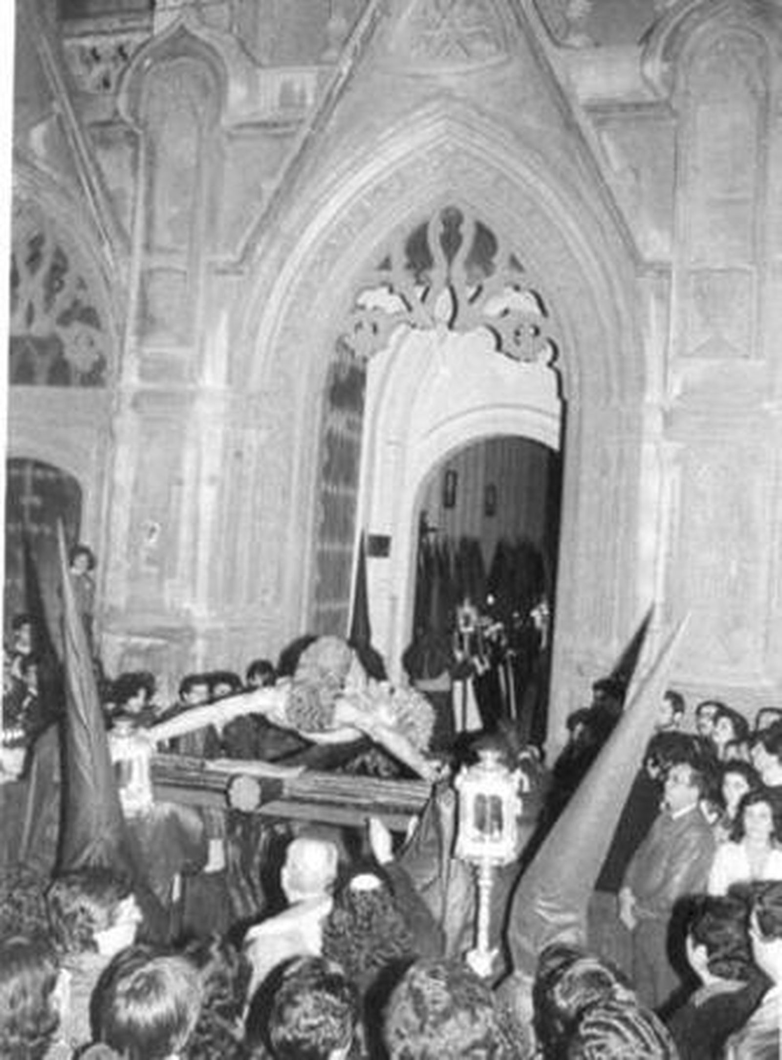 En 1984 salía por vez primera el Cristo de la Misericordia de la Milagrosa.