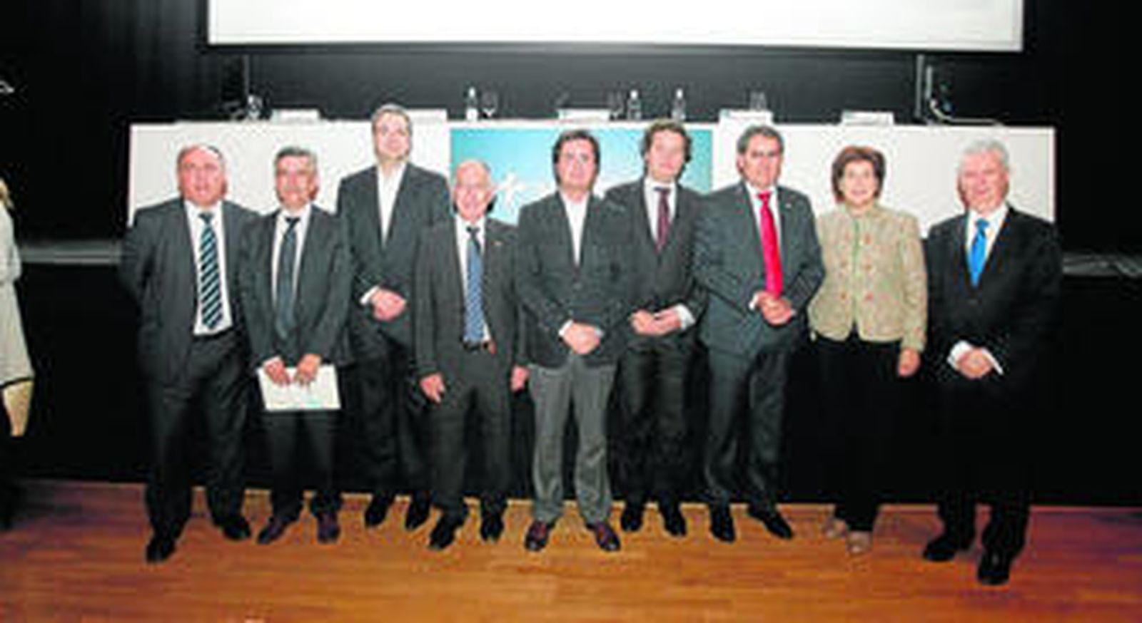 El Teatro Auditorio acogió la oficialización de la apertura, presidida por el regidor.