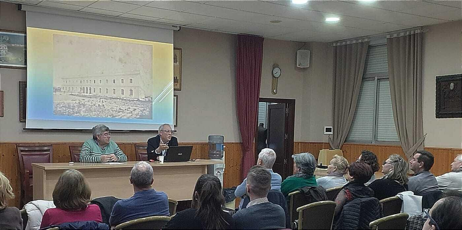 Un momento de la presentación del libro en los Antiguos Alumnos Salesianos.