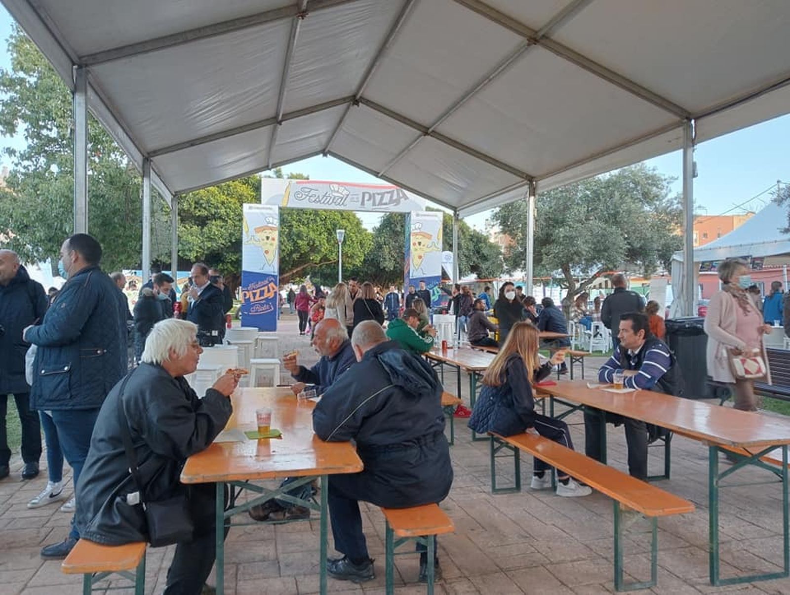 Inauguración del festival de la pizza en Rota este jueves.