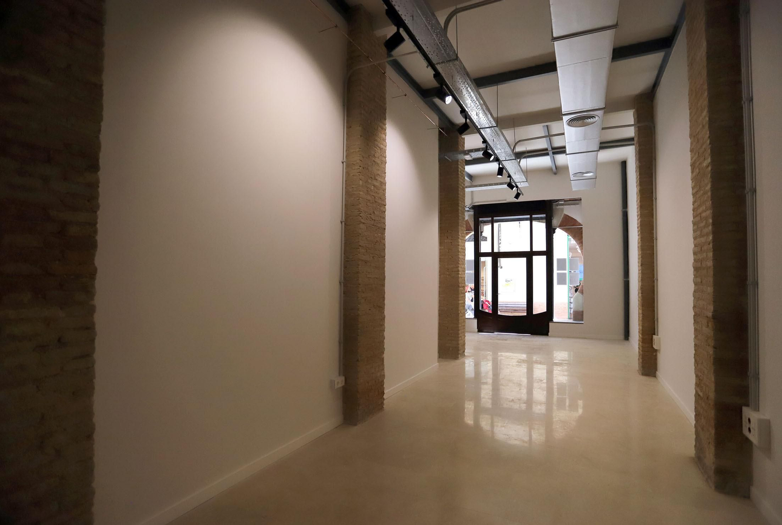 Imágenes de la restauración realizada en la antigua papelería inglesa