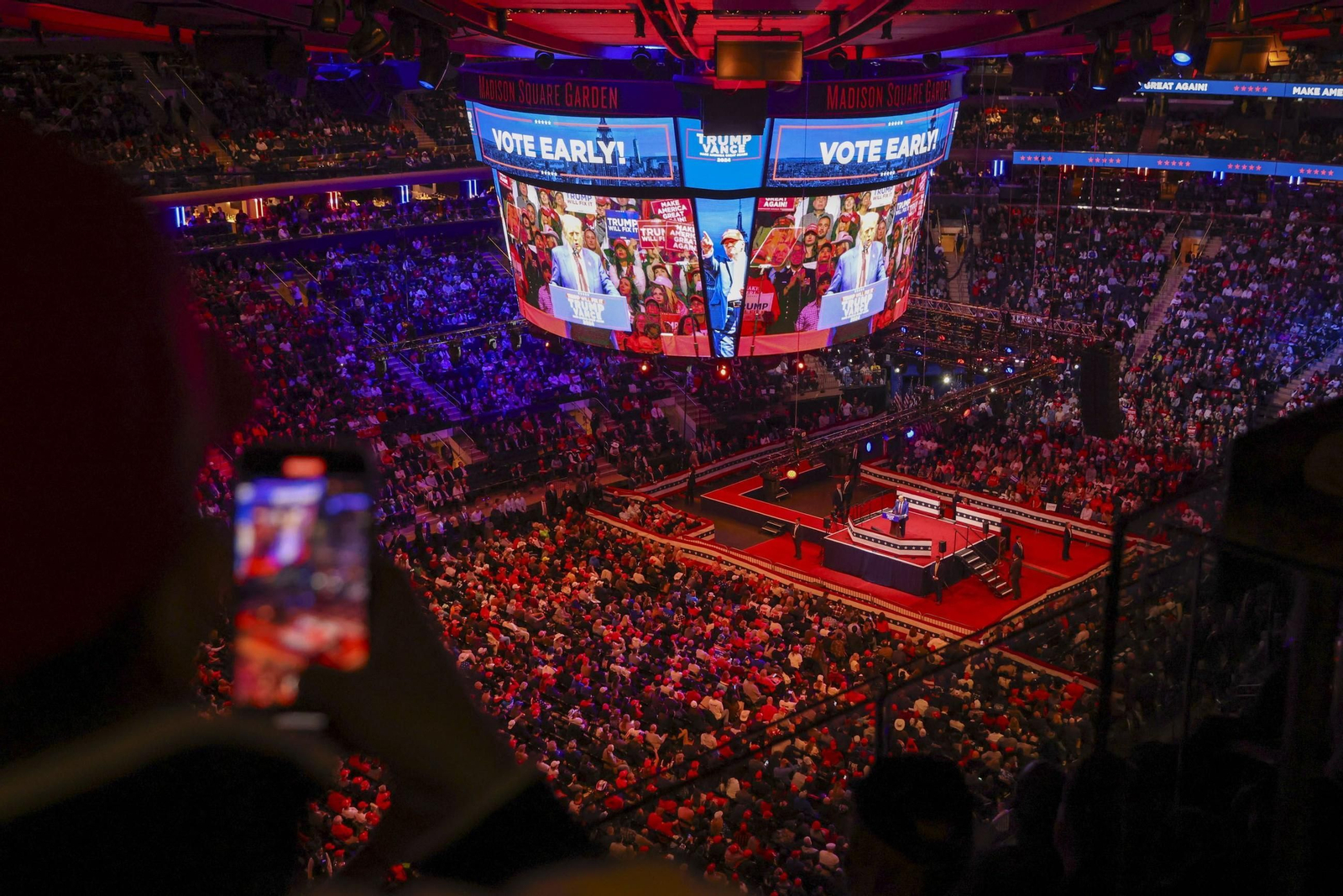 Donald Trump interviene en un mitin en el Madison Square Garden de Nueva York.