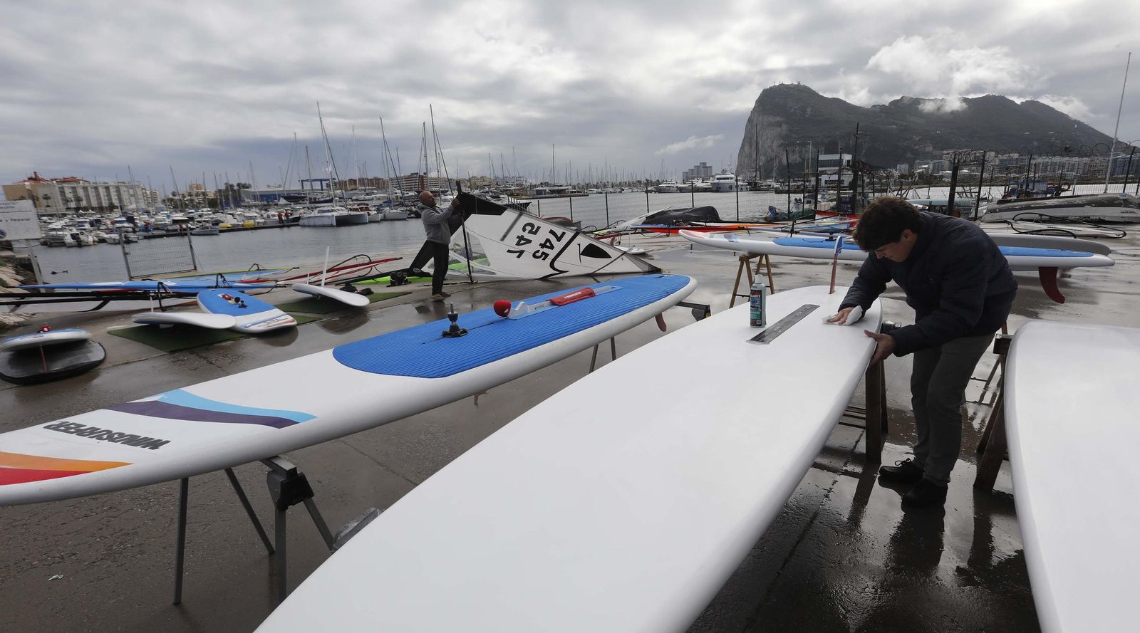 Las fotos de la primera jornada de la Copa de Andalucía de la clase windsurfer en La Línea