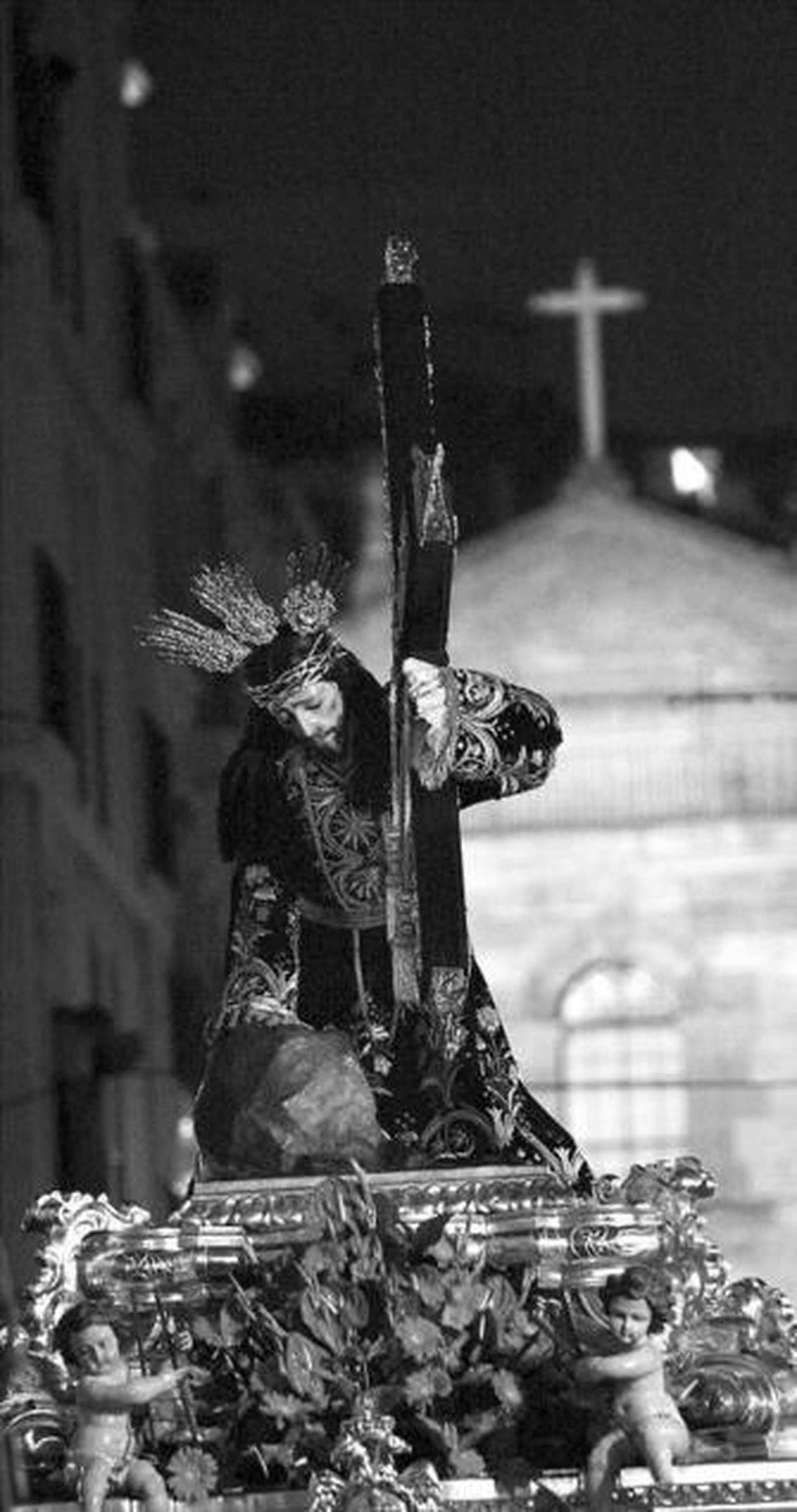 El Chiquito avanza por calle Ancha del Carmen antes de que cayeran las primeras gotas.