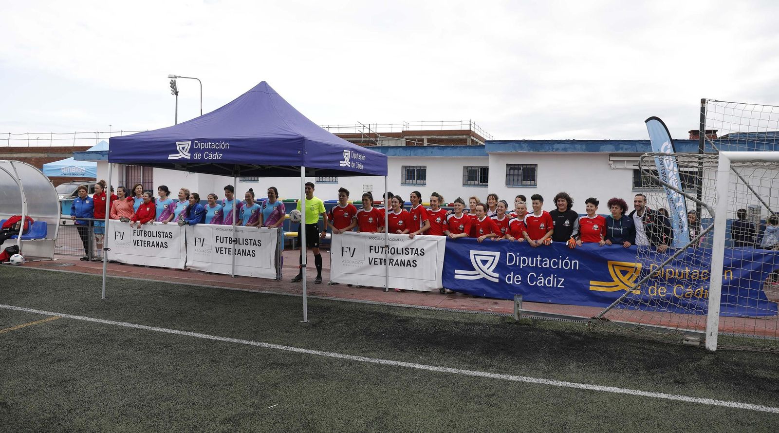 Las fotos de la primera jornada de la Liga Nacional de fútbol para veteranas, en La Línea