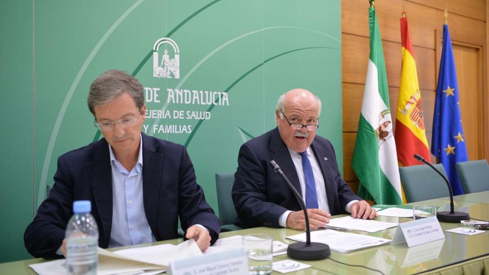 El consejero de Salud y Familias, Jesús Aguirre, durante una rueda de prensa sobre la listeriosis