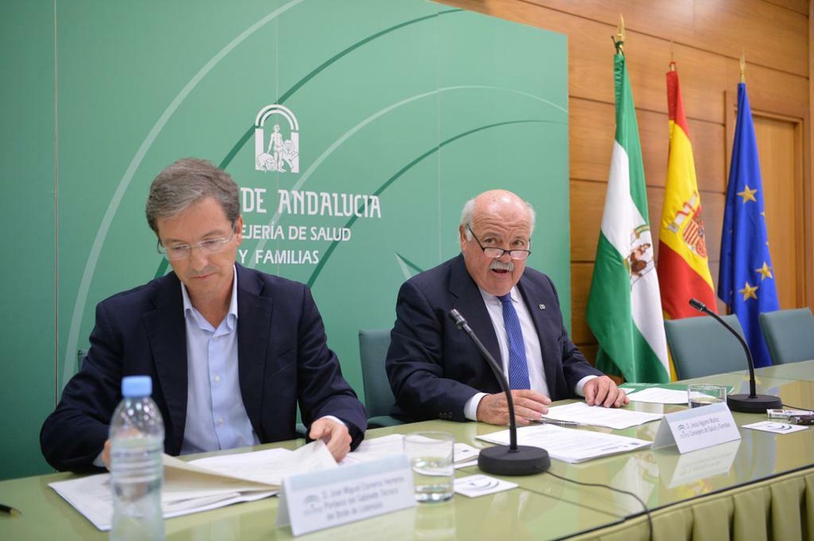 El consejero de Salud y Familias, Jesús Aguirre, durante una rueda de prensa sobre la listeriosis