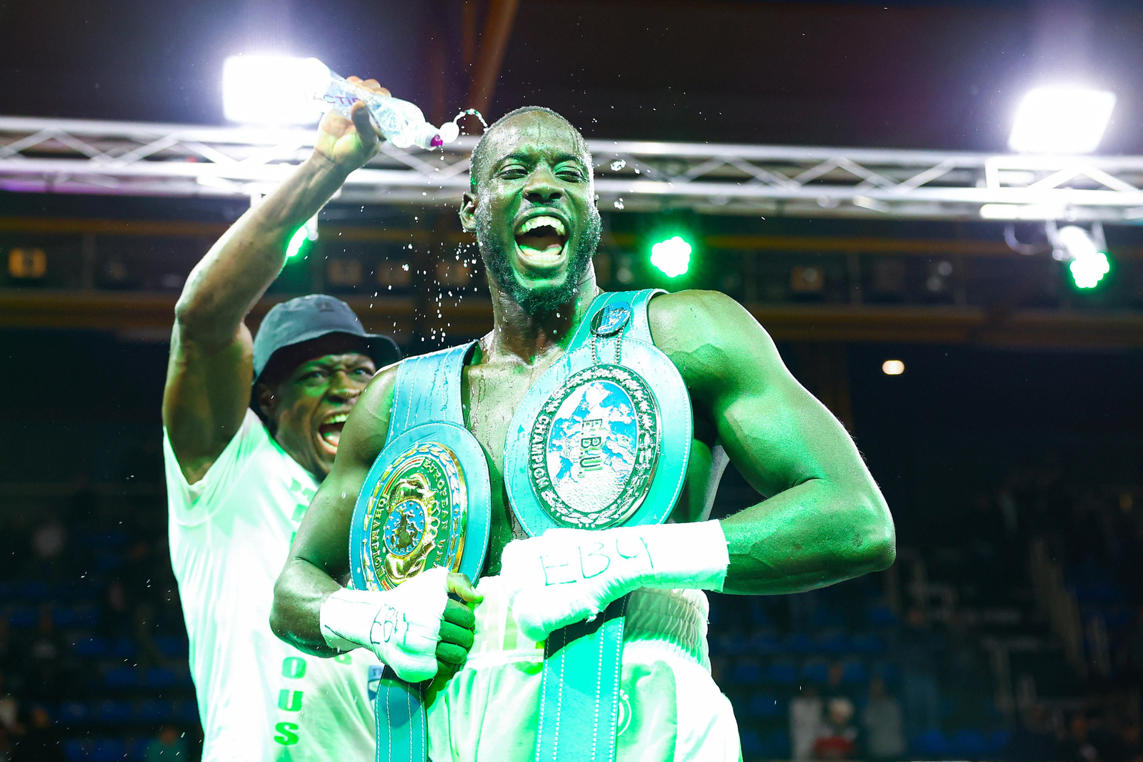 Las mejores fotos de la derrota de José Luis Navarro (El Cazador Jr) ante Gustave Tamba