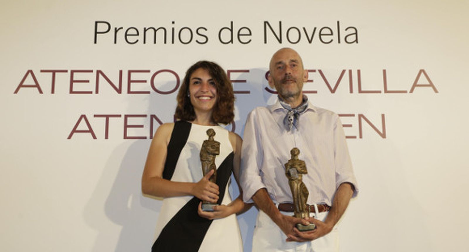 Montero Glez gana el Ateneo con una novela de "amor, guerra y espionaje"