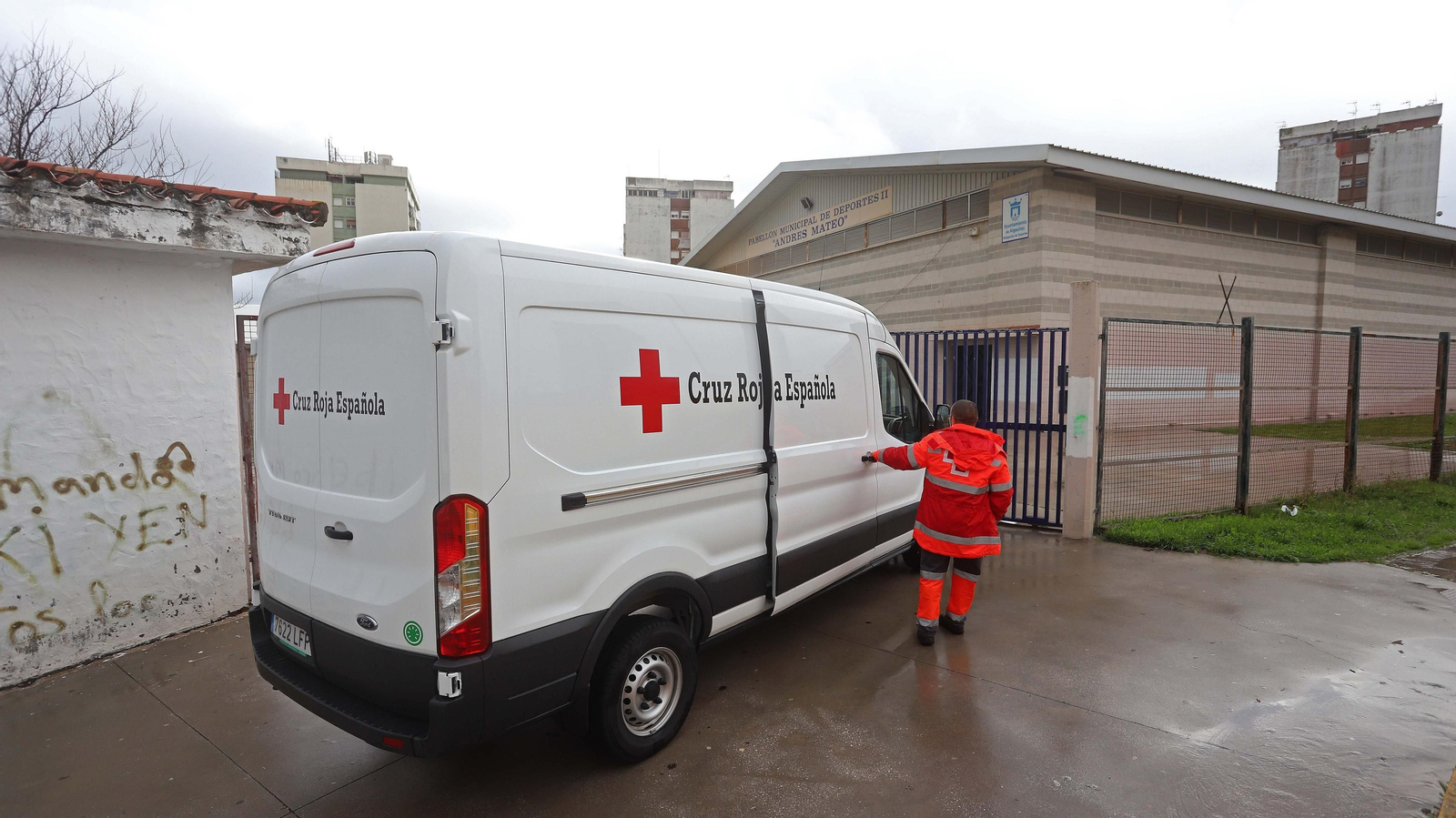 Montaje del albergue de emergencia en El Saladillo