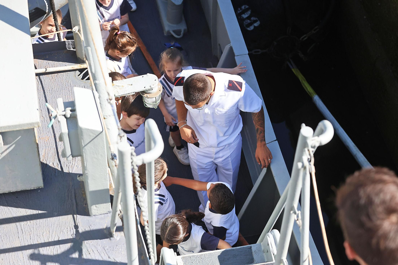 Imágenes de las visitas al patrullero de la Armada Española Medas p-26