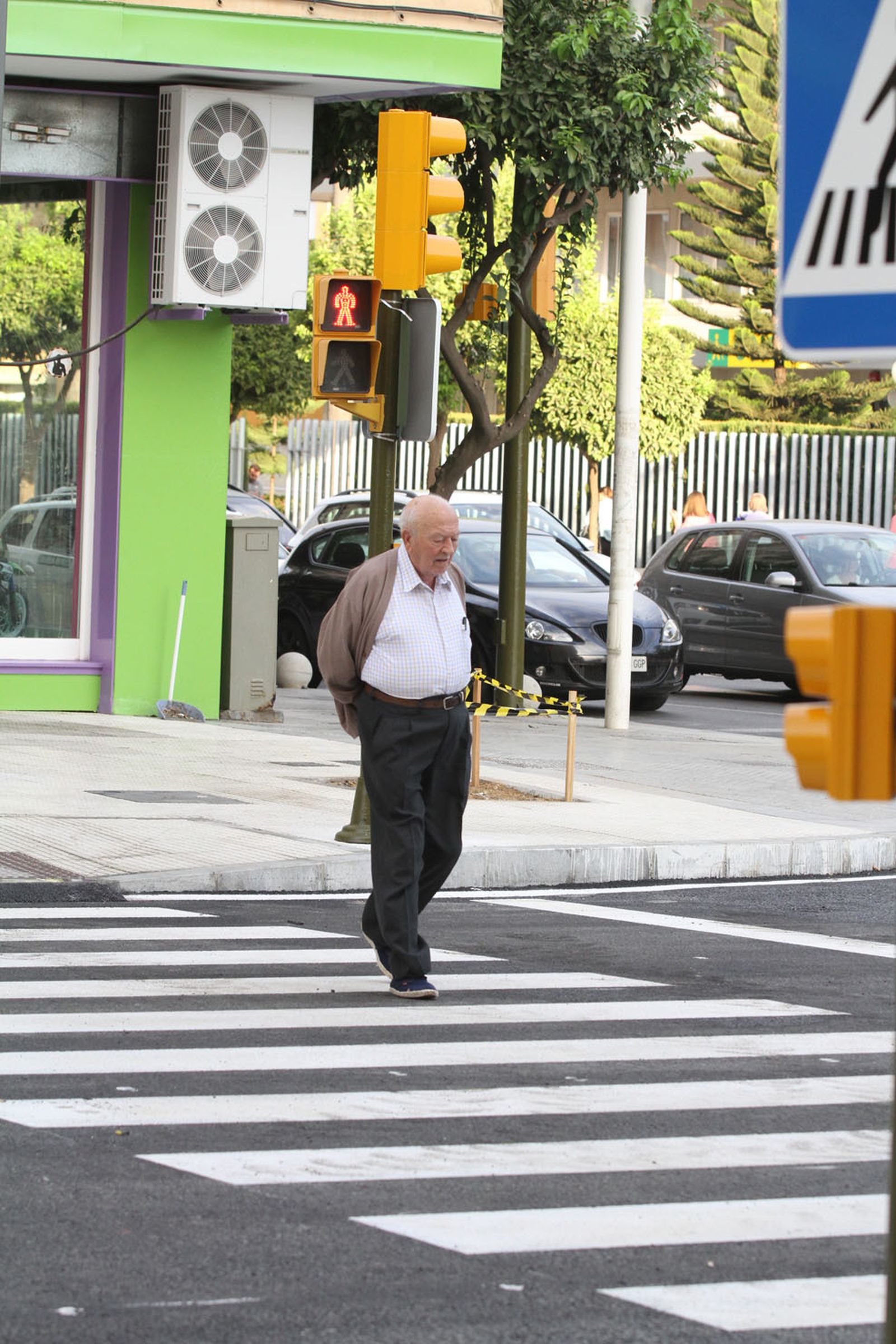 Reapertura de la Avenida de Cádiz al tráfico.