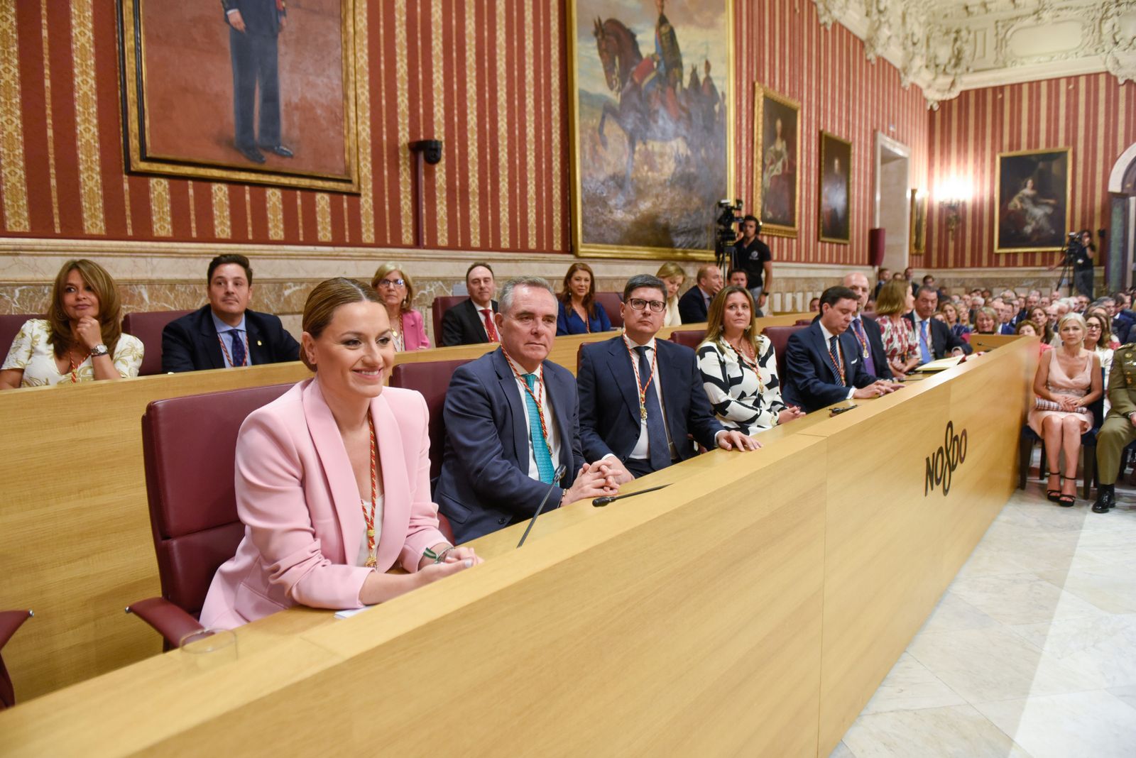 La investidura de José Luis Sanz como alcalde de Sevilla, en imágenes