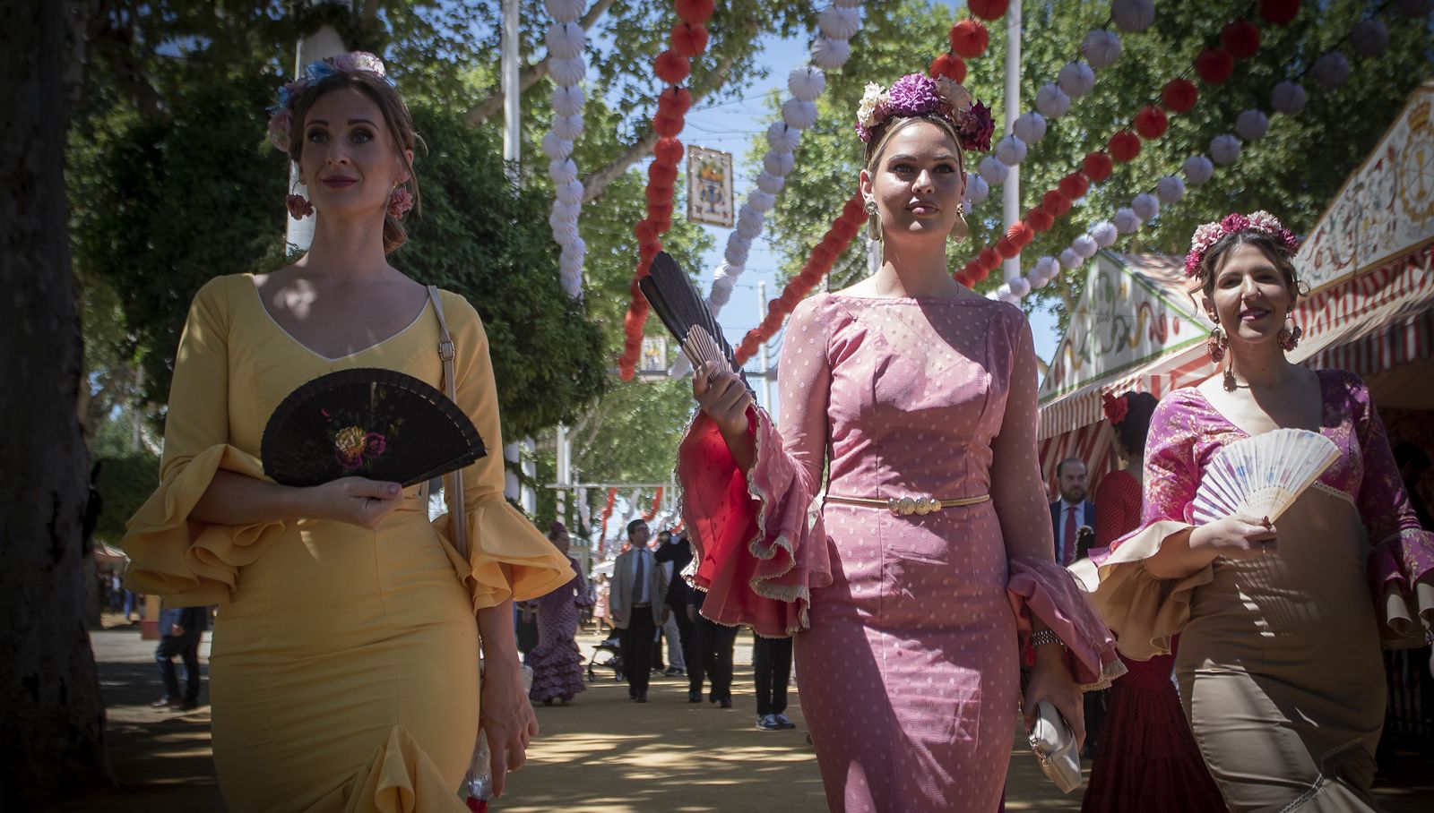 La luz del sol de Sevilla inunda el martes de Feria de Abril