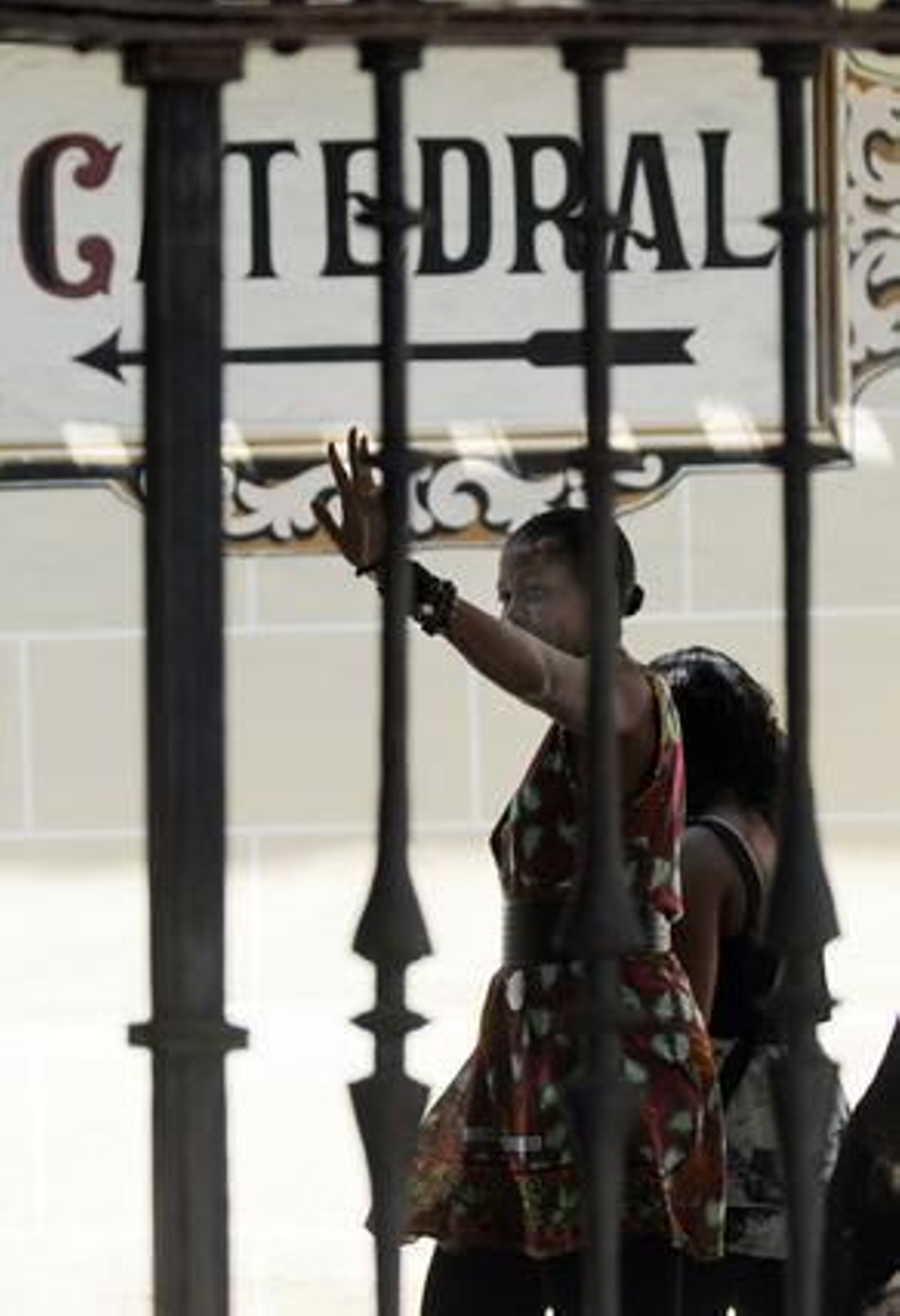 La primera dama de Estados Unidos ha visitado la Catedral, el barrio del Albaicín y la Alhambra de Granada en su segundo día de vacaciones en España.   Foto: Cristina Quicler