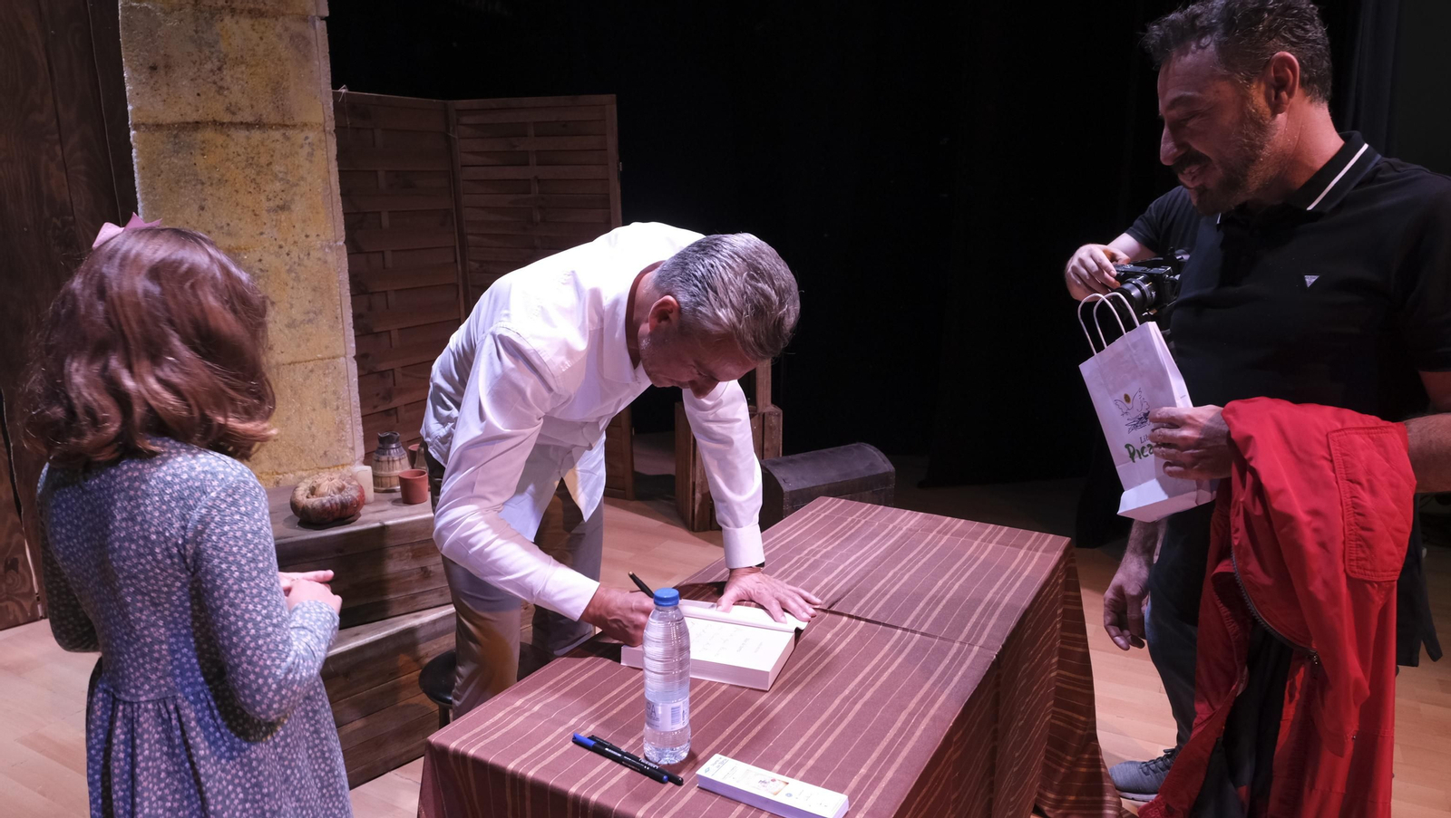 Imágenes de El Diario de los Libros, con Amós Milton