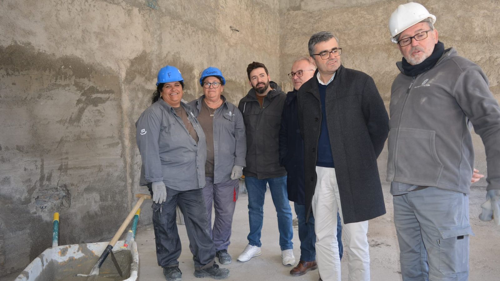 El delegado Javier Martín y el alcalde Pedro Ramos visitan la actuación que se ejecuta en el inmueble
