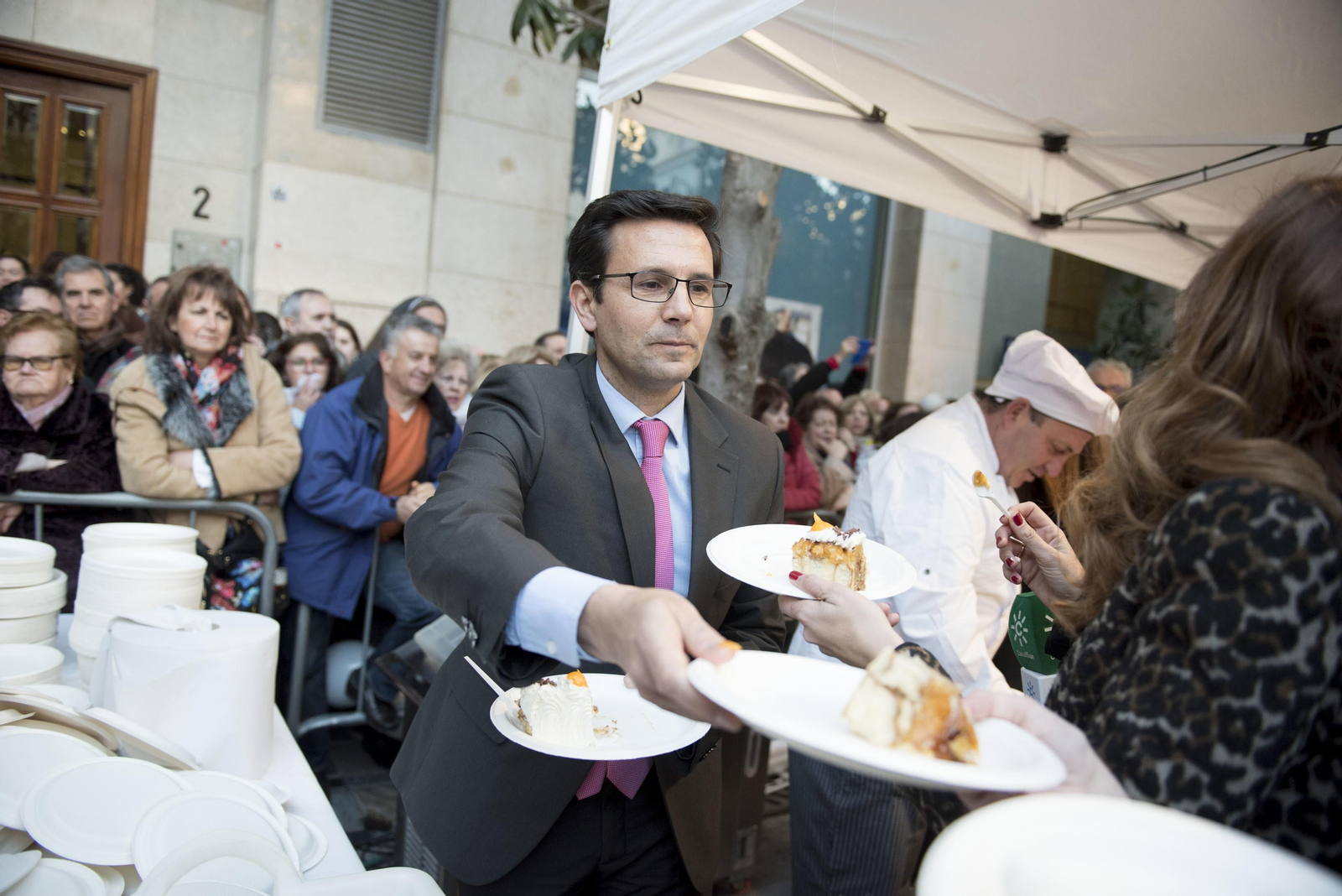 Las imágenes de la tarta de piononos más grande del mundo