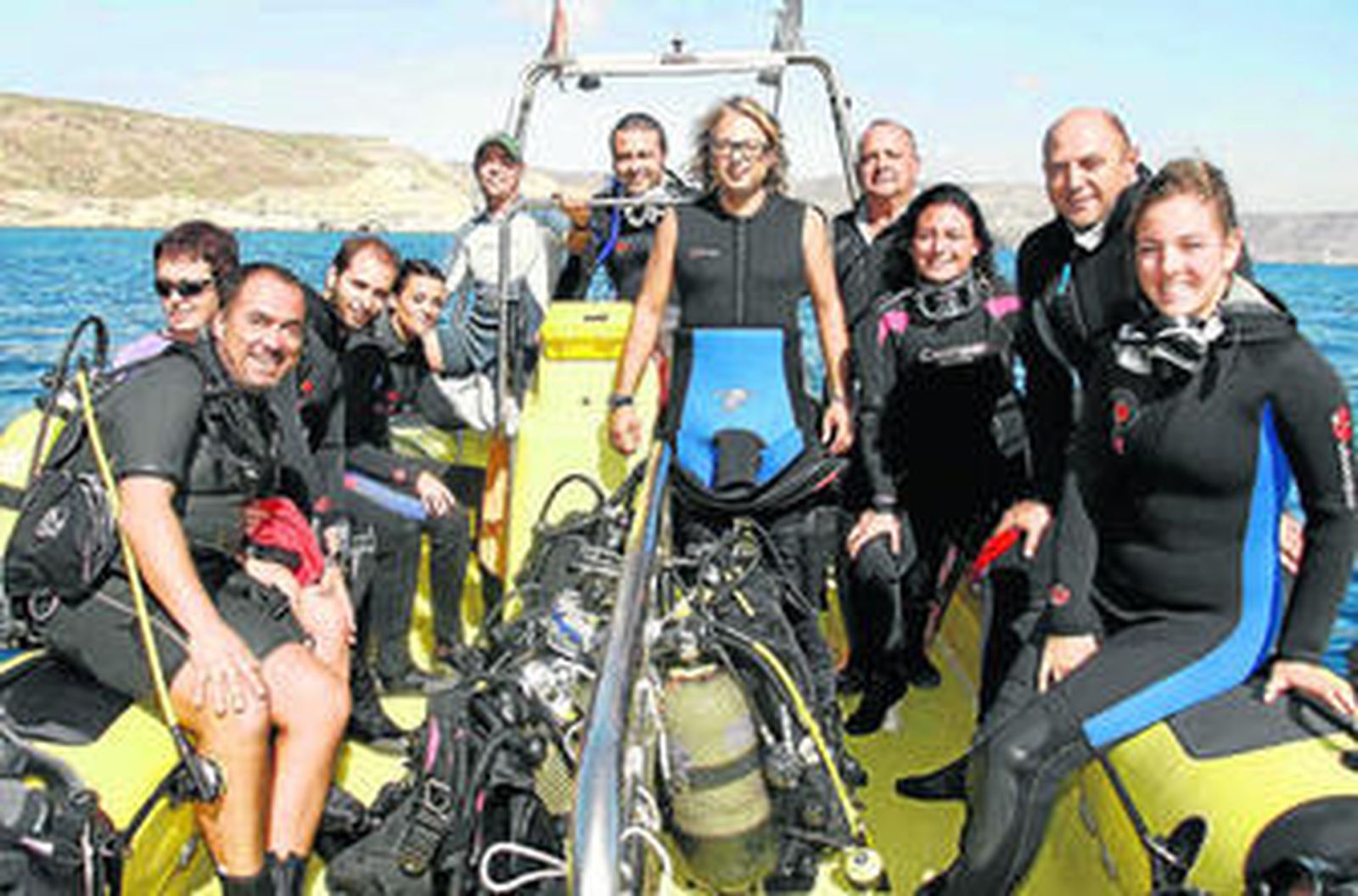 Los integrantes de la expedición que se sumergió ayer en Las Negras.