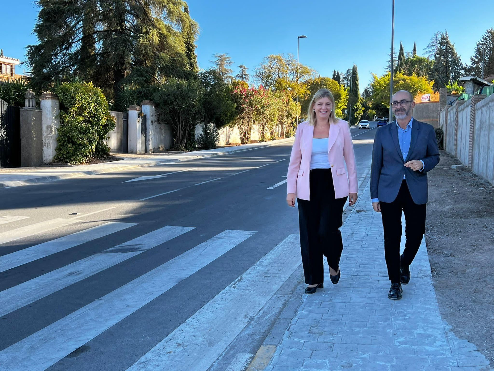 El alcalde de Albolote y la  delegada de Justicia, Administración Local y Función Pública, Inmaculada Hernández