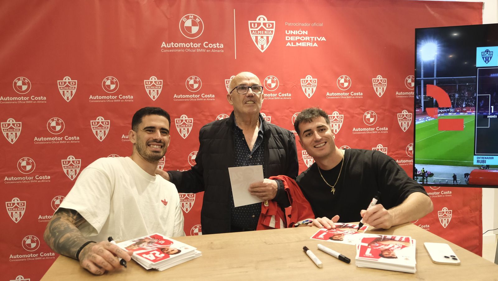 La firma de autógrafos de Jon Morcillo y Miguel de la Fuente en Automotor Costa BMW