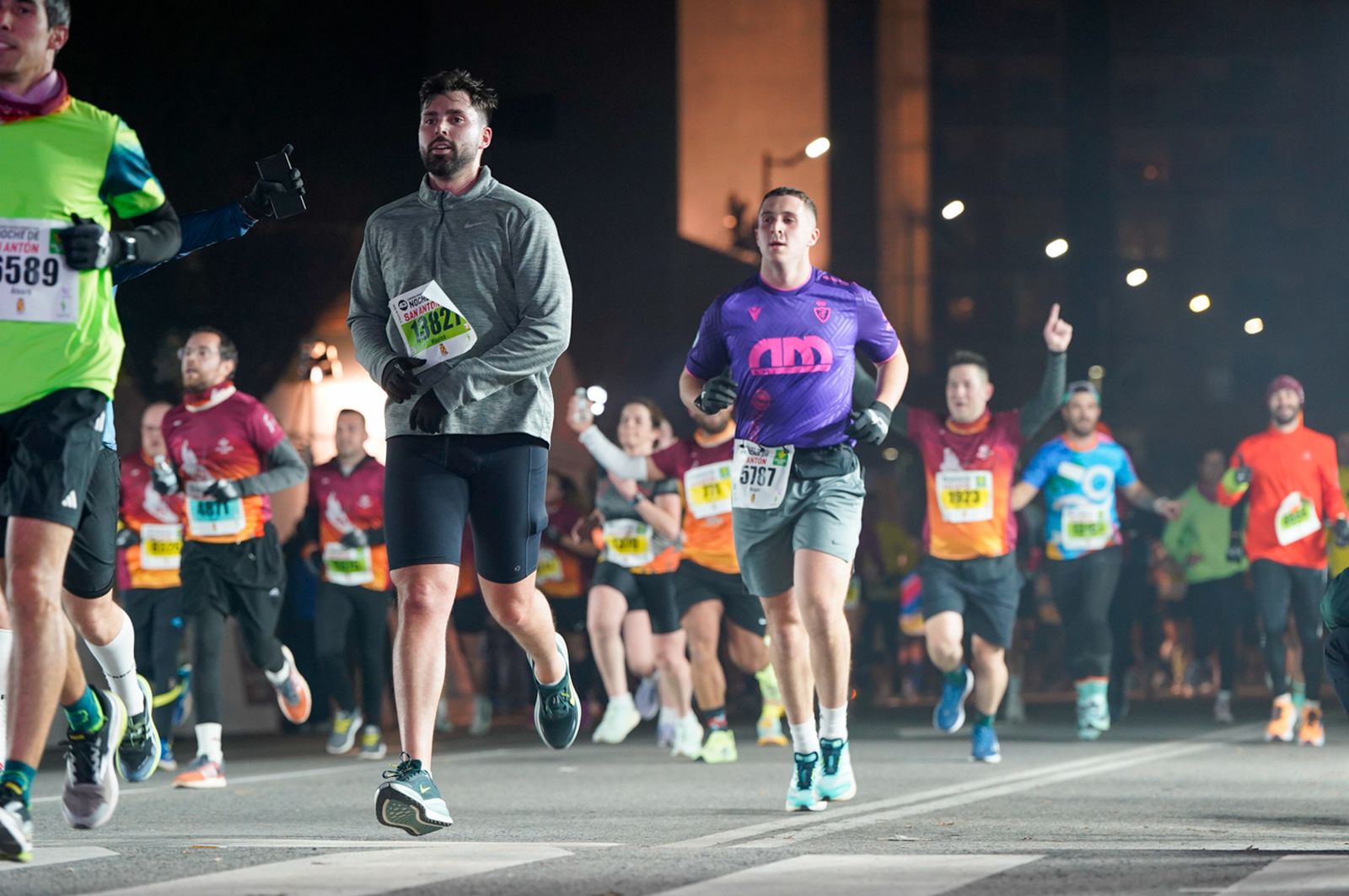 En imágenes: búscate en tu llegada a meta de la Carrera de San Antón 2026 (13)