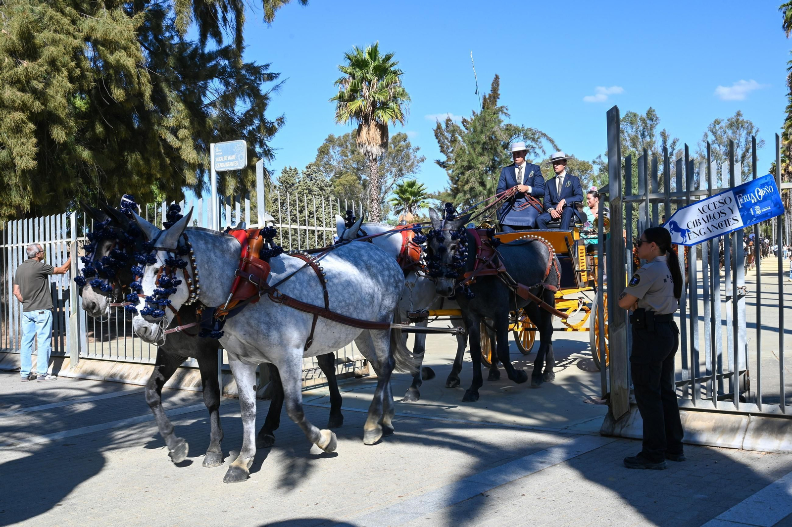 Imágenes del ambiente nocturno del 11 de octubre en la Feria del Caballo 2025
